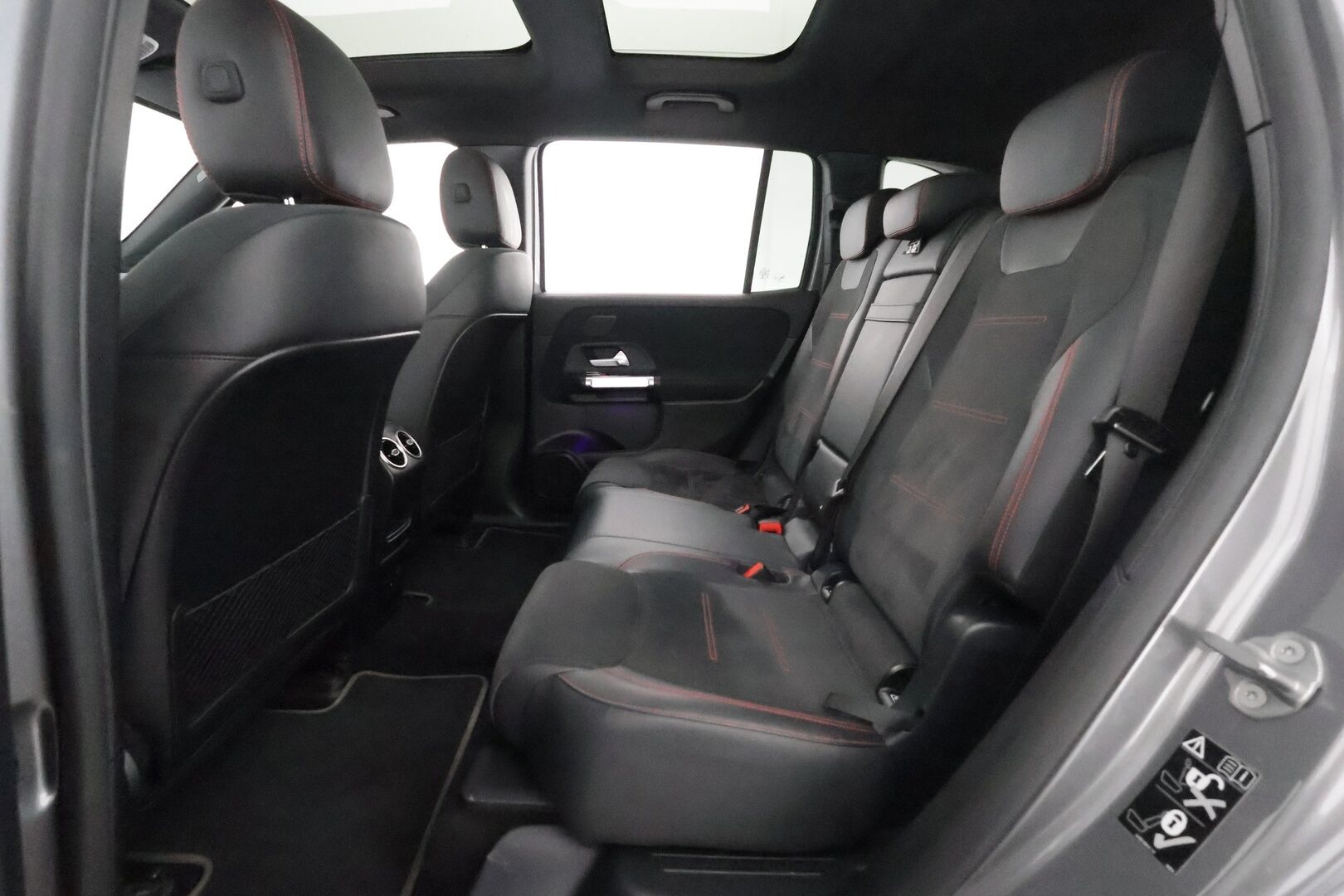 MERCEDES-BENZ EQB 2022 300 4Matic AMG **Distronic+ / 'Panorama / Widescreen / Muistipenkki / P.kamera / Keyless / Apple&Android / 2x vanteet** - 3,99 % KORKOTARJOUS TÄHÄN AUTOON - 