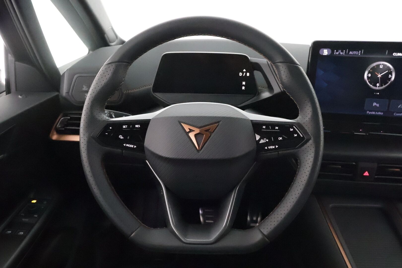 CUPRA BORN 2024 150kW 62kWh ** Adapt.vakkari / Hierovat sportti penkit / Lämpöpumppu / 360 kamera / Apple&Android / HUD / Nahka-alcantara verhoilu / Akku kuntotarkastettu - 3,99 % KORKOTARJOUS TÄHÄN AUTOON - 