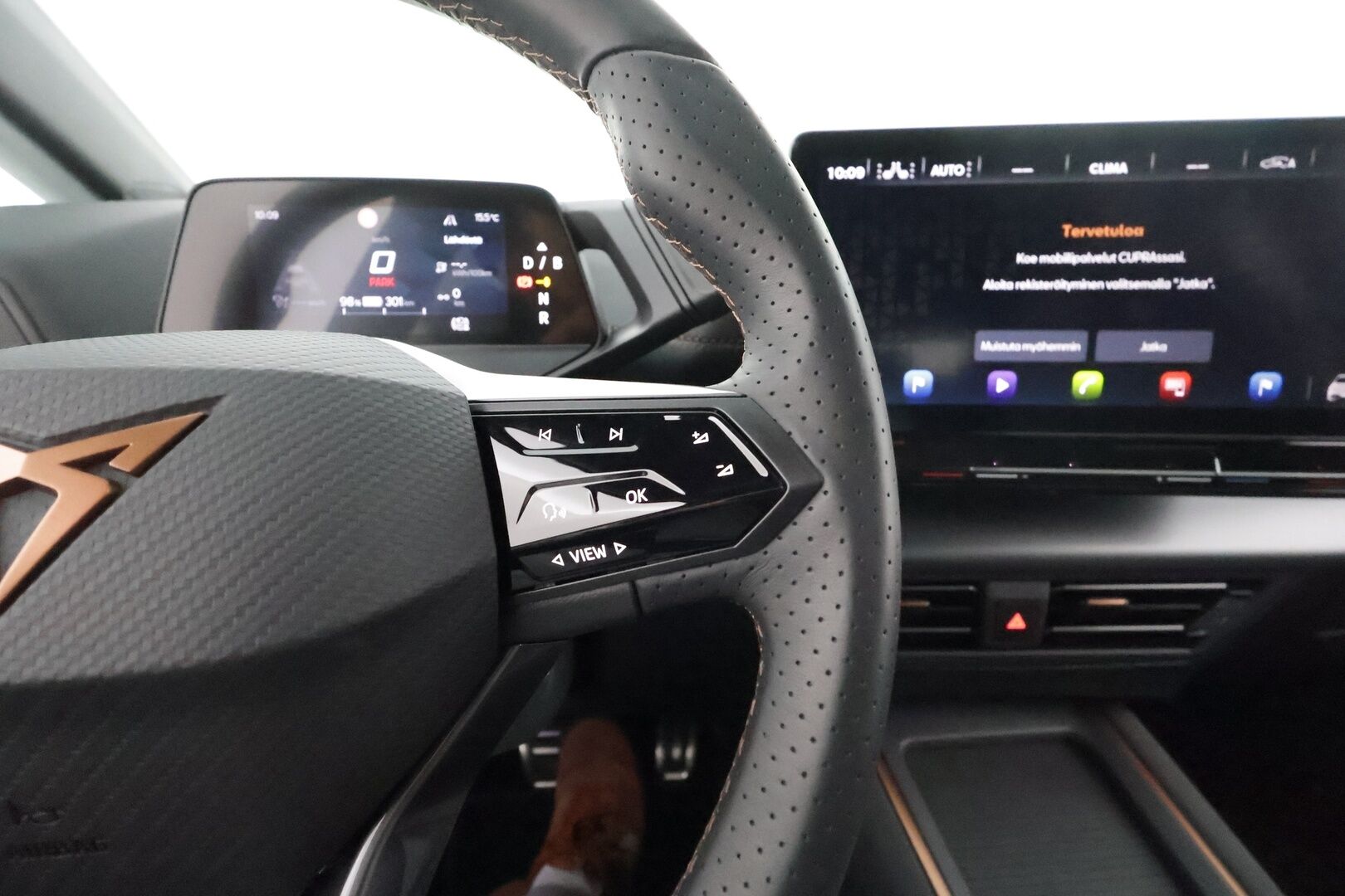 CUPRA BORN 2024 150kW 62kWh ** Adapt.vakkari / Hierovat sportti penkit / Lämpöpumppu / 360 kamera / Apple&Android / HUD / Nahka-alcantara verhoilu / Akku kuntotarkastettu - 3,99 % KORKOTARJOUS TÄHÄN AUTOON - 