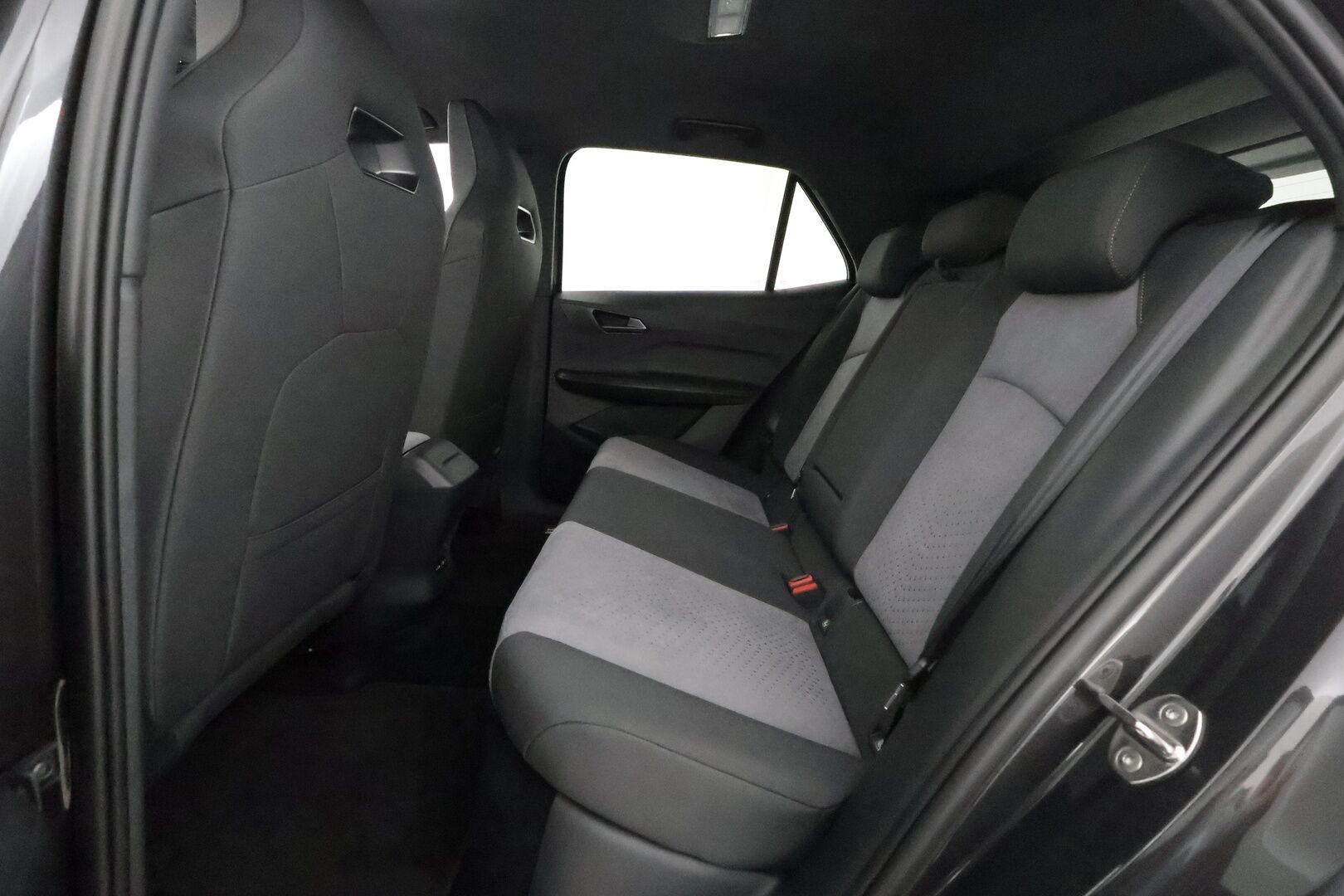 CUPRA BORN 2024 150kW 62kWh ** Adapt.vakkari / Hierovat sportti penkit / Lämpöpumppu / 360 kamera / Apple&Android / HUD / Nahka-alcantara verhoilu / Akku kuntotarkastettu - 3,99 % KORKOTARJOUS TÄHÄN AUTOON - 