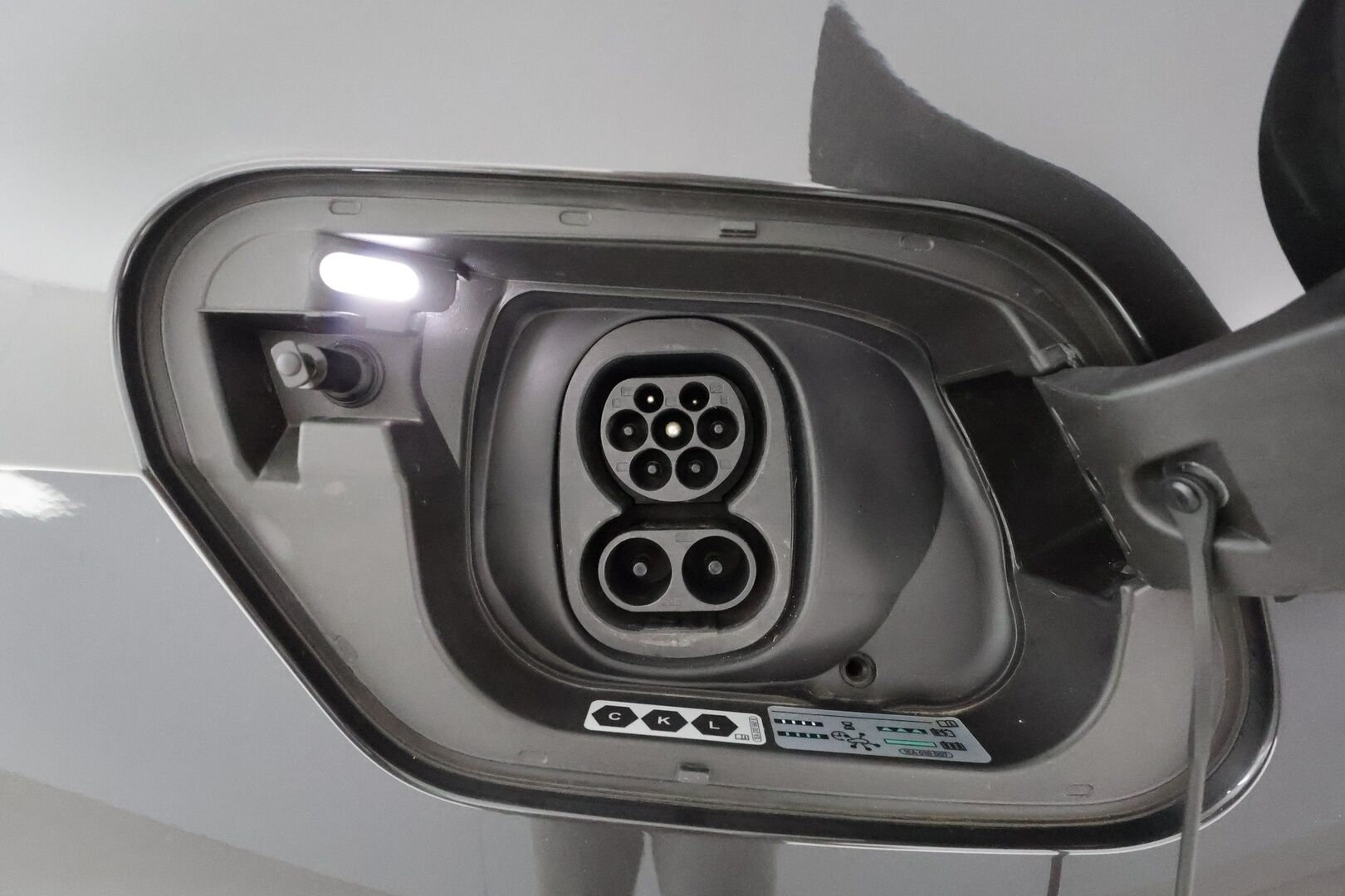 CUPRA BORN 2024 150kW 62kWh ** Adapt.vakkari / Hierovat sportti penkit / Lämpöpumppu / 360 kamera / Apple&Android / HUD / Nahka-alcantara verhoilu / Akku kuntotarkastettu - 3,99 % KORKOTARJOUS TÄHÄN AUTOON - 