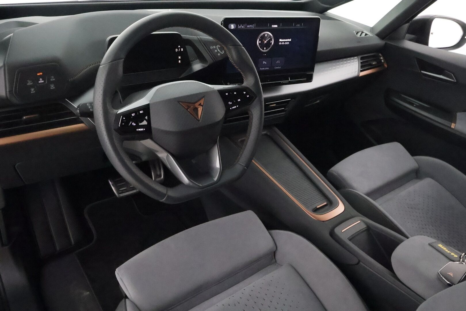 CUPRA BORN 2024 150kW 62kWh ** Adapt.vakkari / Hierovat sportti penkit / Lämpöpumppu / 360 kamera / Apple&Android / HUD / Nahka-alcantara verhoilu / Akku kuntotarkastettu - 3,99 % KORKOTARJOUS TÄHÄN AUTOON - 