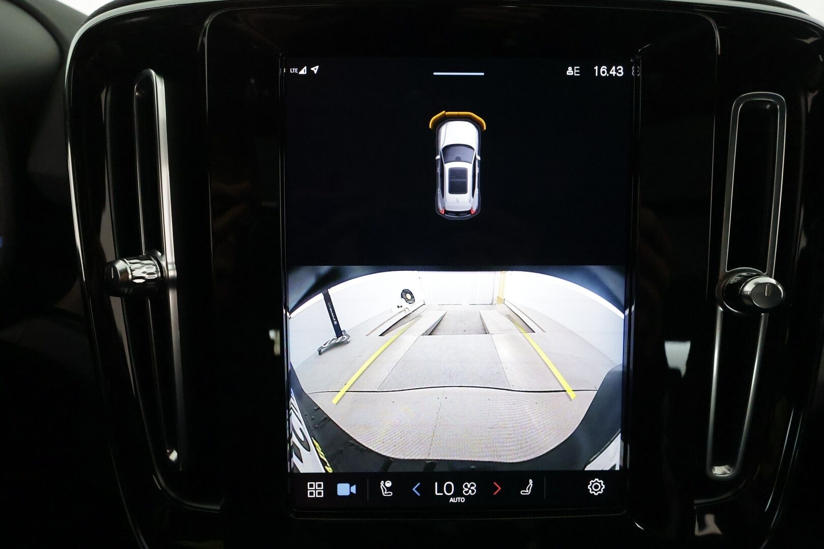 Volvo XC40 2023 Recharge Twin Motor Ultimate **Panorama / 360° Kamera / Adapt.Vakkari / Lämpöpumppu / Sporttipenkki Muistilla** - 3,99 % KORKOTARJOUS TÄHÄN AUTOON - Harman/Kardon / LED-valot / Google Maps / Kaistavahti / Digimittaristo / KeylessGO / Akku kuntotarkastettu / Juuri huollettu!