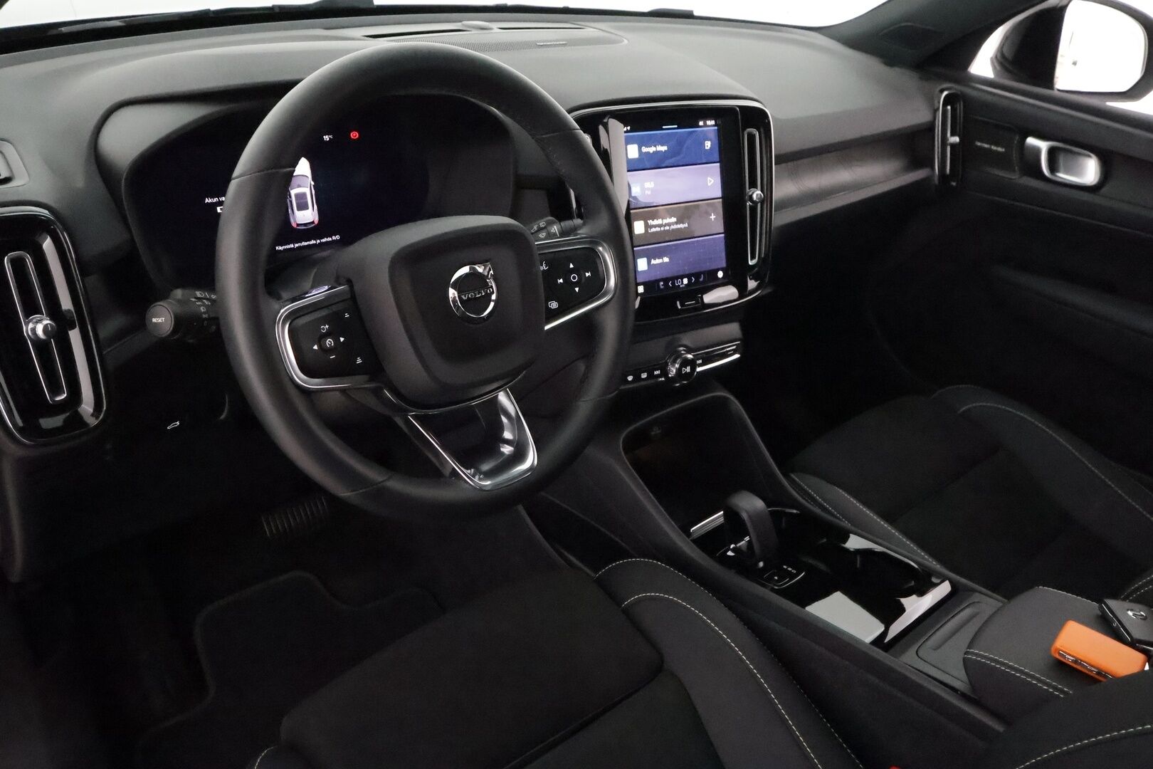 Volvo XC40 2023 Recharge Twin Motor Ultimate **Panorama / 360° Kamera / Adapt.Vakkari / Lämpöpumppu / Sporttipenkki Muistilla** - 3,99 % KORKOTARJOUS TÄHÄN AUTOON - Harman/Kardon / LED-valot / Google Maps / Kaistavahti / Digimittaristo / KeylessGO / Akku kuntotarkastettu / Juuri huollettu!