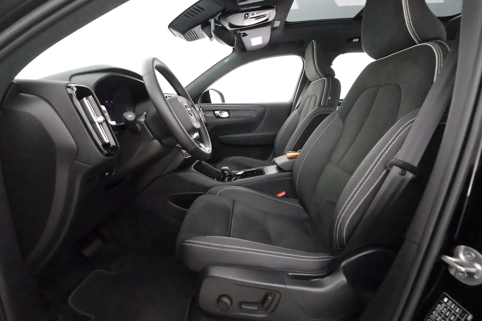 Volvo XC40 2023 Recharge Twin Motor Ultimate **Panorama / 360° Kamera / Adapt.Vakkari / Lämpöpumppu / Sporttipenkki Muistilla** - 3,99 % KORKOTARJOUS TÄHÄN AUTOON - Harman/Kardon / LED-valot / Google Maps / Kaistavahti / Digimittaristo / KeylessGO / Akku kuntotarkastettu / Juuri huollettu!