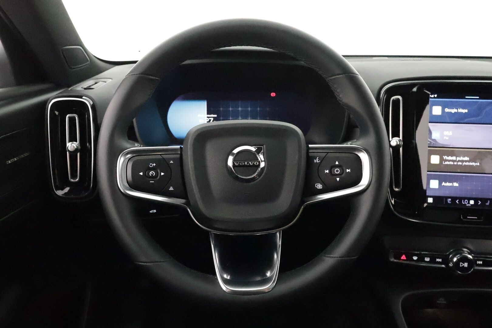 Volvo XC40 2023 Recharge Twin Motor Ultimate **Panorama / 360° Kamera / Adapt.Vakkari / Lämpöpumppu / Sporttipenkki Muistilla** - 3,99 % KORKOTARJOUS TÄHÄN AUTOON - Harman/Kardon / LED-valot / Google Maps / Kaistavahti / Digimittaristo / KeylessGO / Akku kuntotarkastettu / Juuri huollettu!