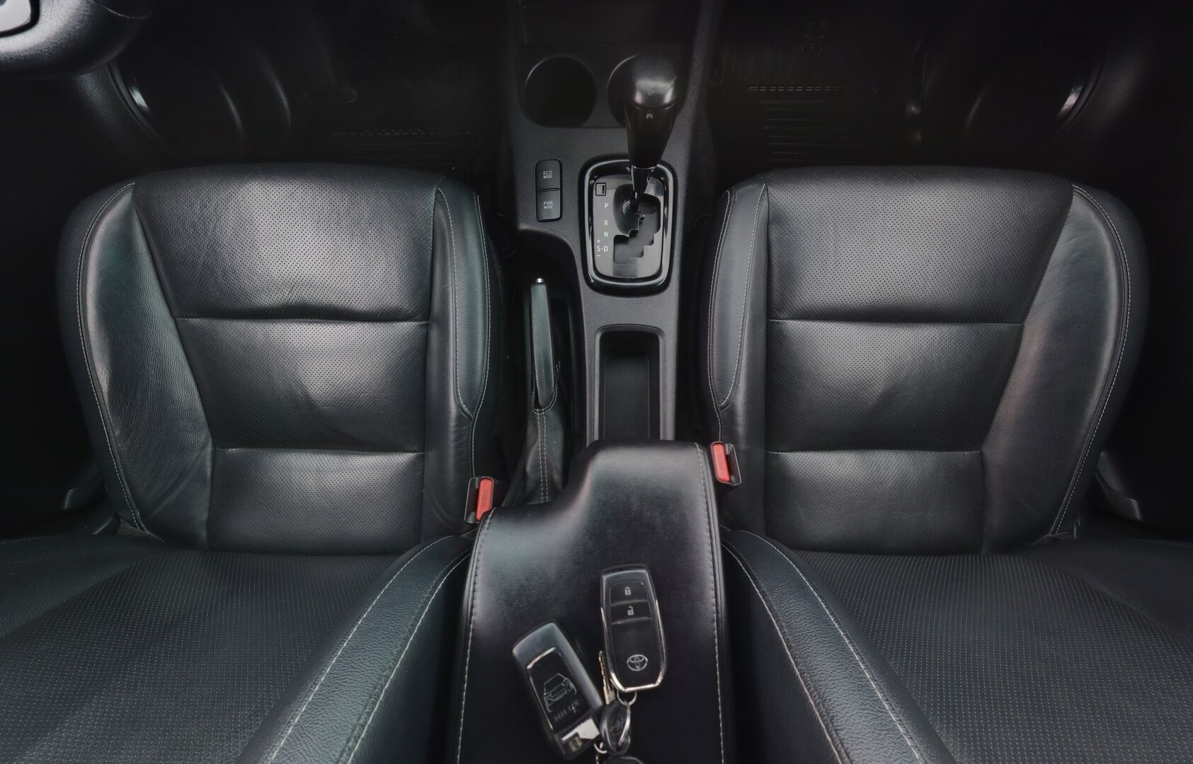 TOYOTA HILUX 2019 Double Cab 4WD 2,4D Ultimate - 3,99 % KORKOTARJOUS TÄHÄN AUTOON - Super hieno! / Nahkapenkit / P-kamera / Kaistavahti / Vakkari / LED-valot / Koukku / Aut. Ilmastointi