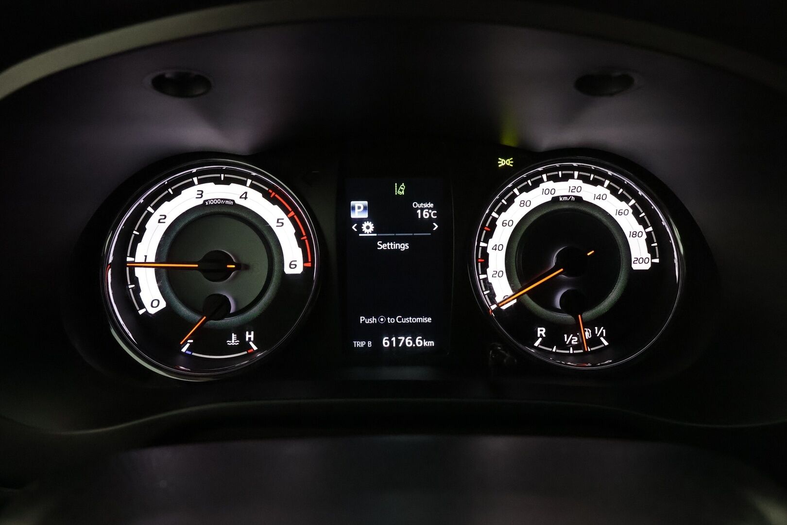 TOYOTA HILUX 2019 Double Cab 4WD 2,4D Ultimate - 3,99 % KORKOTARJOUS TÄHÄN AUTOON - Super hieno! / Nahkapenkit / P-kamera / Kaistavahti / Vakkari / LED-valot / Koukku / Aut. Ilmastointi