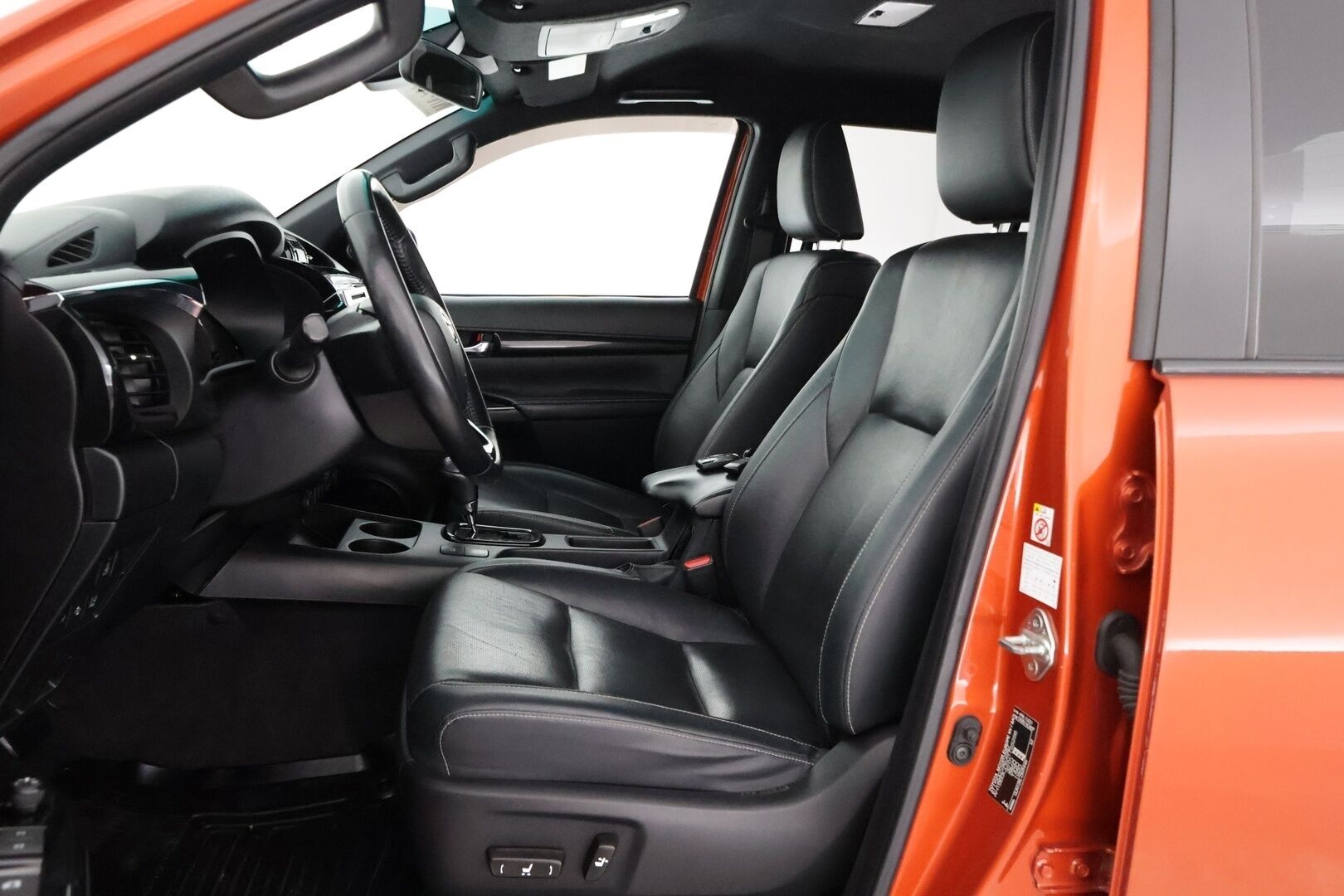 TOYOTA HILUX 2019 Double Cab 4WD 2,4D Ultimate - 3,99 % KORKOTARJOUS TÄHÄN AUTOON - Super hieno! / Nahkapenkit / P-kamera / Kaistavahti / Vakkari / LED-valot / Koukku / Aut. Ilmastointi
