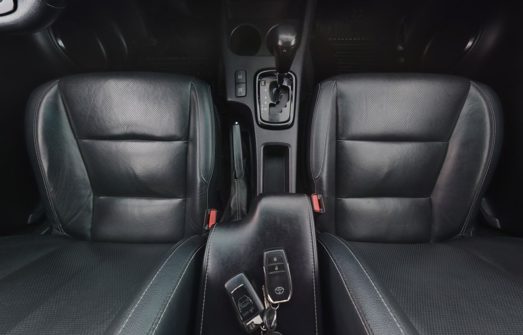 TOYOTA HILUX 2019 Double Cab 4WD 2,4D Ultimate - 3,99 % KORKOTARJOUS TÄHÄN AUTOON - Super hieno! / Nahkapenkit / P-kamera / Kaistavahti / Vakkari / LED-valot / Koukku / Aut. Ilmastointi