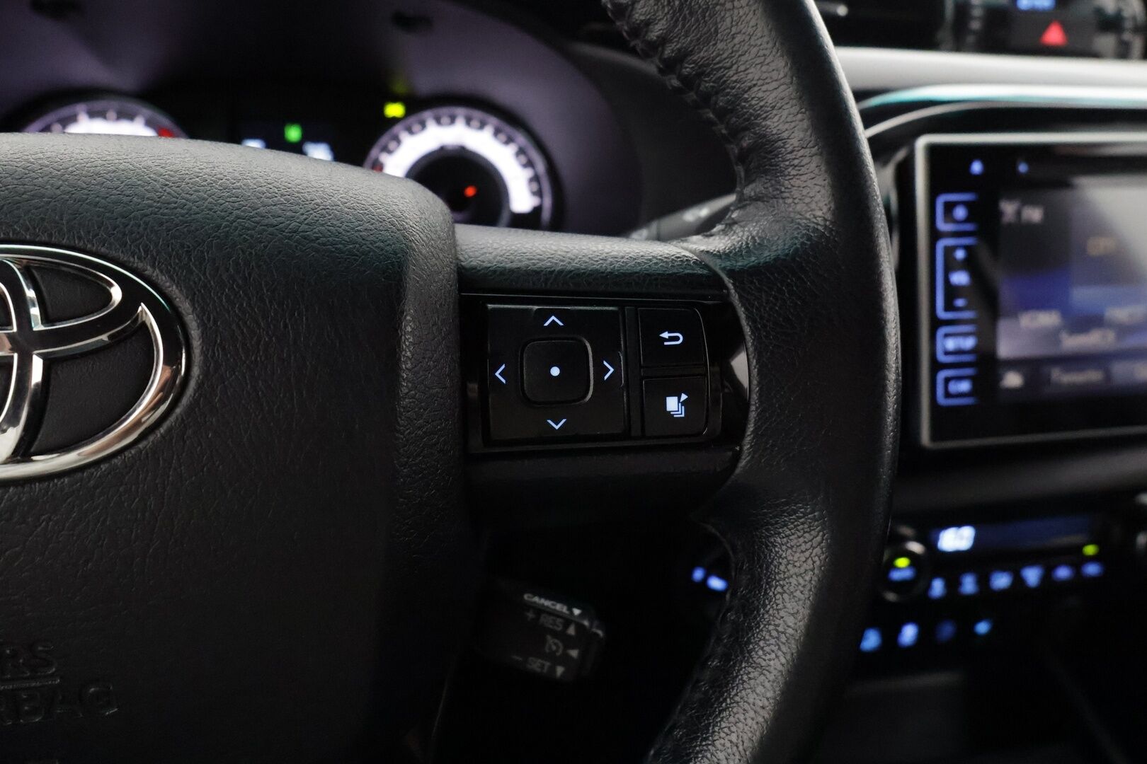TOYOTA HILUX 2019 Double Cab 4WD 2,4D Ultimate - 3,99 % KORKOTARJOUS TÄHÄN AUTOON - Super hieno! / Nahkapenkit / P-kamera / Kaistavahti / Vakkari / LED-valot / Koukku / Aut. Ilmastointi