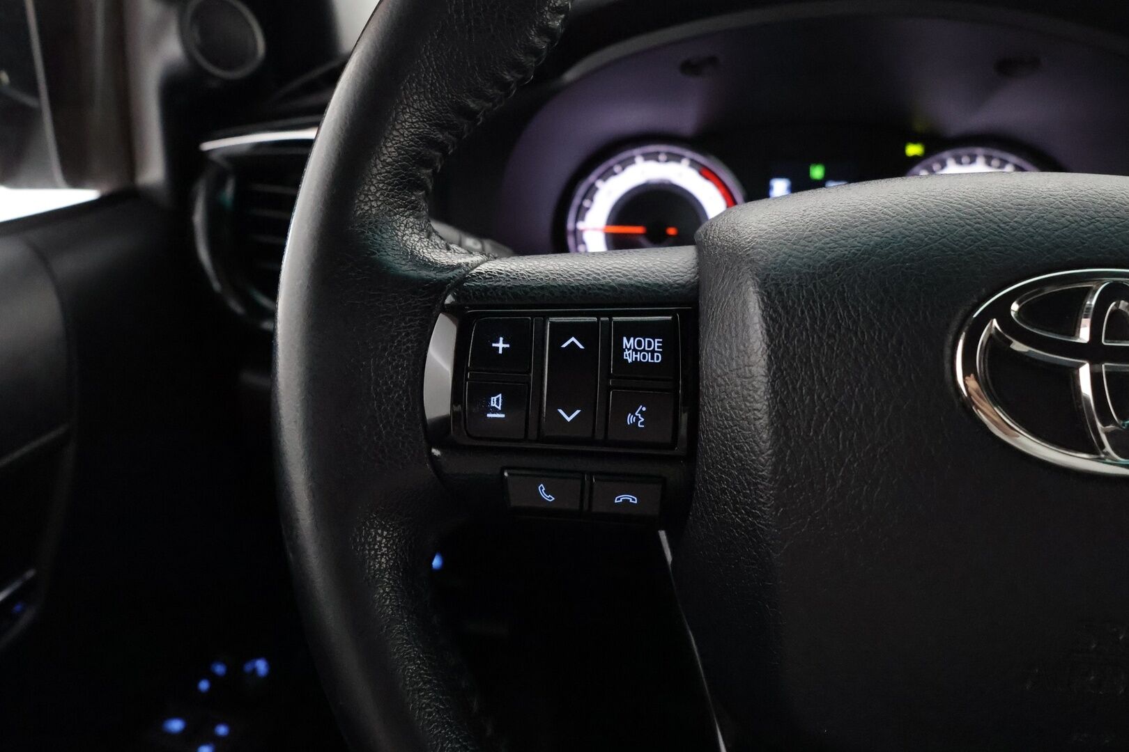 TOYOTA HILUX 2019 Double Cab 4WD 2,4D Ultimate - 3,99 % KORKOTARJOUS TÄHÄN AUTOON - Super hieno! / Nahkapenkit / P-kamera / Kaistavahti / Vakkari / LED-valot / Koukku / Aut. Ilmastointi