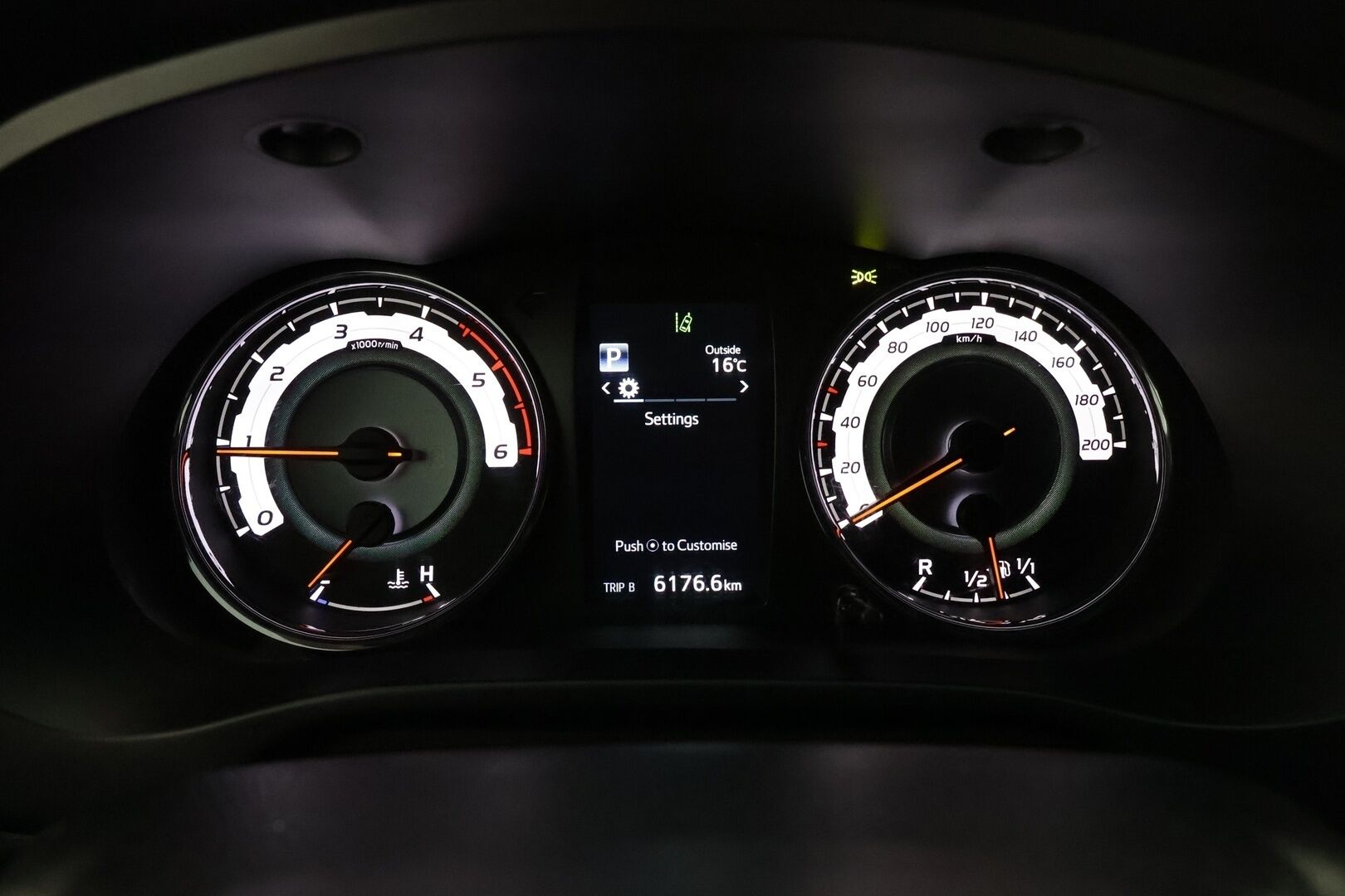 TOYOTA HILUX 2019 Double Cab 4WD 2,4D Ultimate - 3,99 % KORKOTARJOUS TÄHÄN AUTOON - Super hieno! / Nahkapenkit / P-kamera / Kaistavahti / Vakkari / LED-valot / Koukku / Aut. Ilmastointi