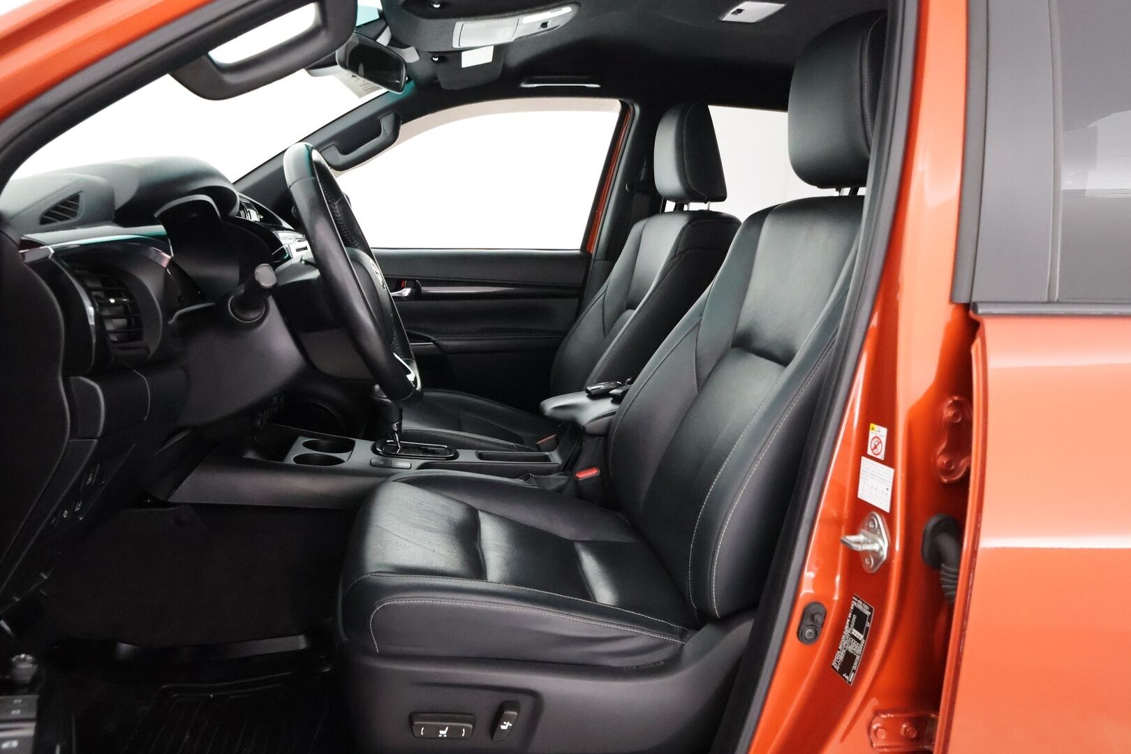 TOYOTA HILUX 2019 Double Cab 4WD 2,4D Ultimate - 3,99 % KORKOTARJOUS TÄHÄN AUTOON - Super hieno! / Nahkapenkit / P-kamera / Kaistavahti / Vakkari / LED-valot / Koukku / Aut. Ilmastointi