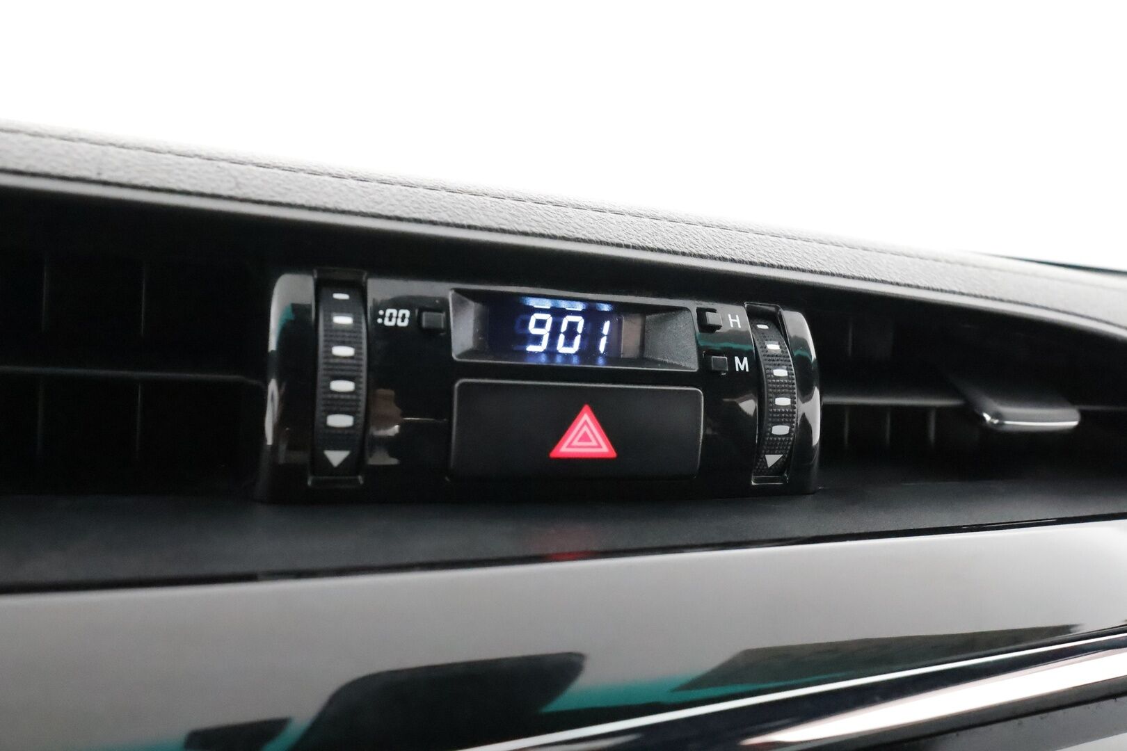 TOYOTA HILUX 2019 Double Cab 4WD 2,4D Ultimate - 3,99 % KORKOTARJOUS TÄHÄN AUTOON - Super hieno! / Nahkapenkit / P-kamera / Kaistavahti / Vakkari / LED-valot / Koukku / Aut. Ilmastointi