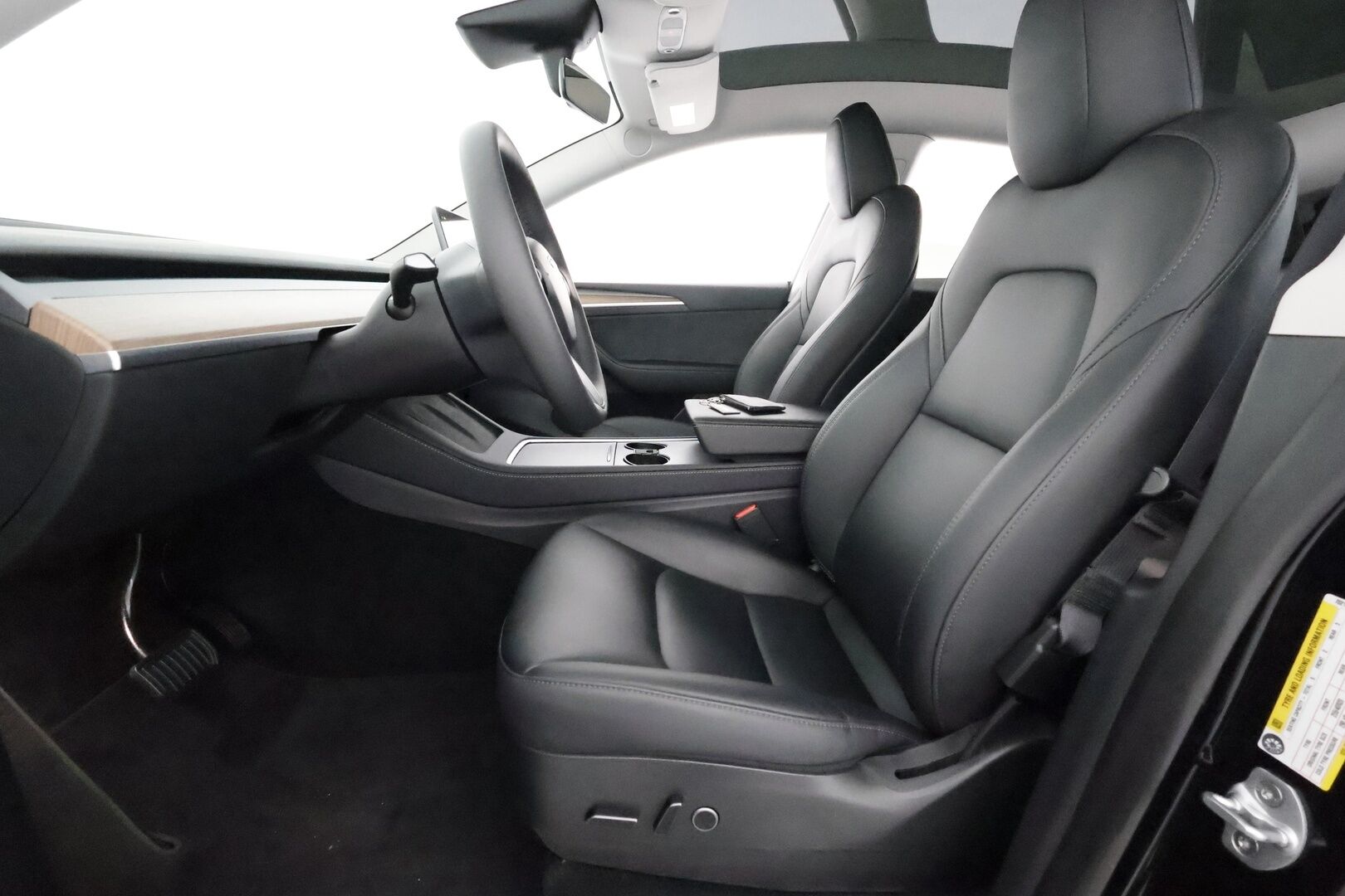 TESLA MODEL Y 2023 Long Range Dual Motor AWD ** Koukku / Lämpöpumppu / Lasikatto / Adapt.Vakkari / Matrix-LED / Muistipenkki / Kamera** - 3,99 % KORKOTARJOUS TÄHÄN AUTOON - Navi / Kaistavahti / Premium Audio / KeylessGO / Akku Testattu!