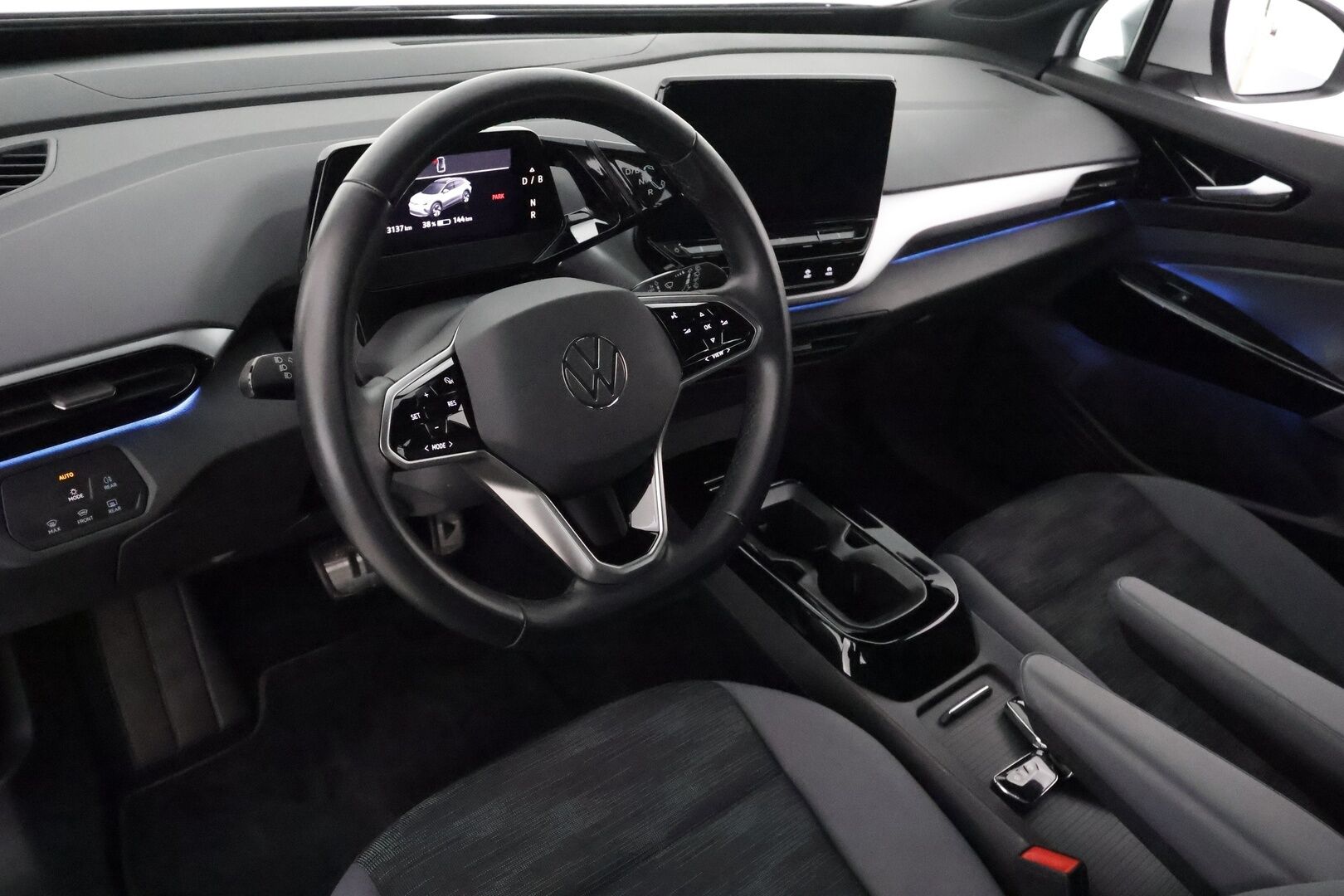 VOLKSWAGEN ID.4 2023 Pro 128kW *Lämpöpumppu / Koukku / ACC / Tutkat / LED-valot / Kaistavahti / Digimittaristo / Navi* - Lämpöpumppu / Adapt.Vak. / Koukku / Digimittaristo / Navi / P.Tutkat