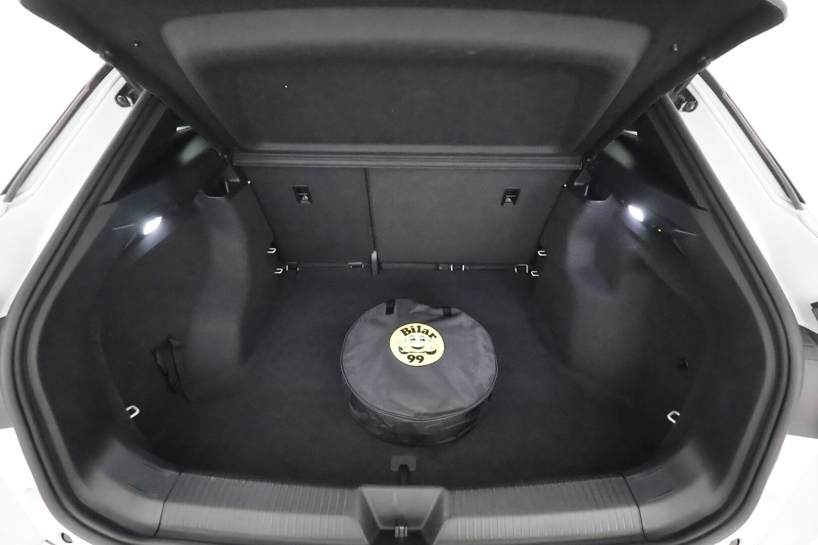 VOLKSWAGEN ID.4 2023 Pro 128kW *Lämpöpumppu / Koukku / ACC / Tutkat / LED-valot / Kaistavahti / Digimittaristo / Navi* - Lämpöpumppu / Adapt.Vak. / Koukku / Digimittaristo / Navi / P.Tutkat