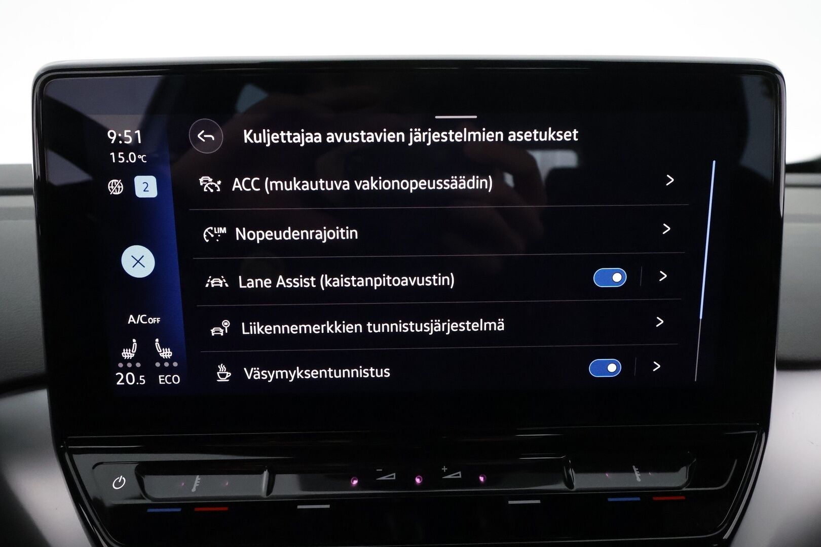 VOLKSWAGEN ID.4 2023 Pro 128kW *Lämpöpumppu / Koukku / ACC / Tutkat / LED-valot / Kaistavahti / Digimittaristo / Navi* - Lämpöpumppu / Adapt.Vak. / Koukku / Digimittaristo / Navi / P.Tutkat