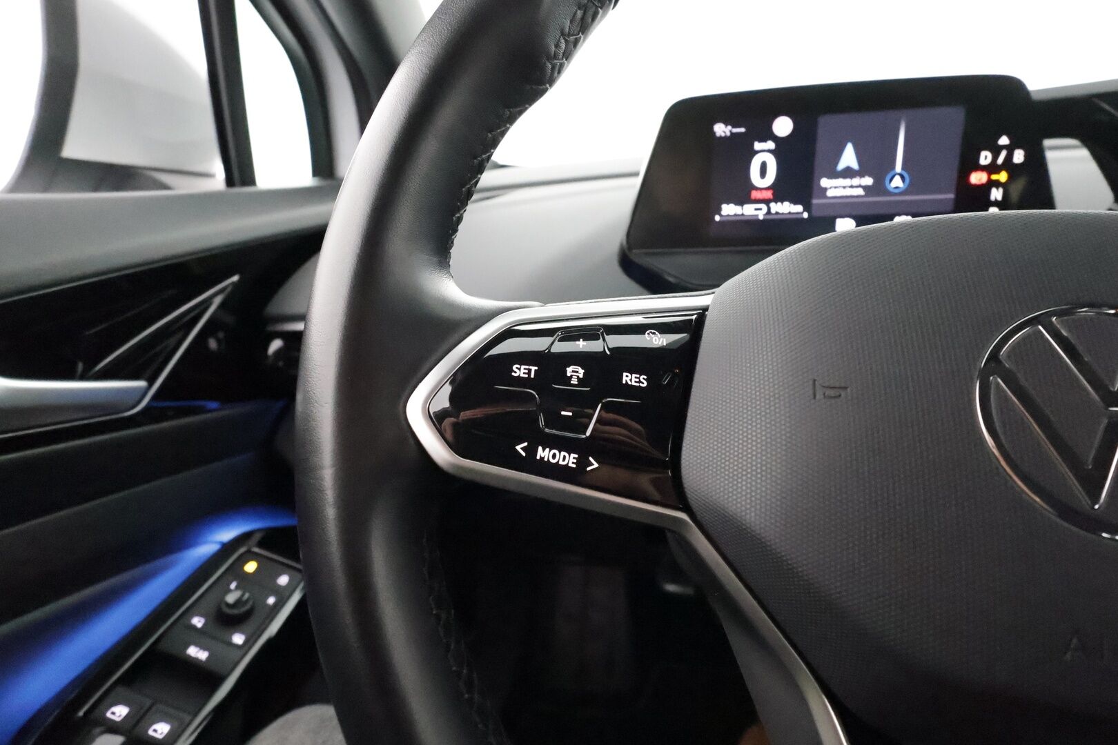 VOLKSWAGEN ID.4 2023 Pro 128kW *Lämpöpumppu / Koukku / ACC / Tutkat / LED-valot / Kaistavahti / Digimittaristo / Navi* - Lämpöpumppu / Adapt.Vak. / Koukku / Digimittaristo / Navi / P.Tutkat