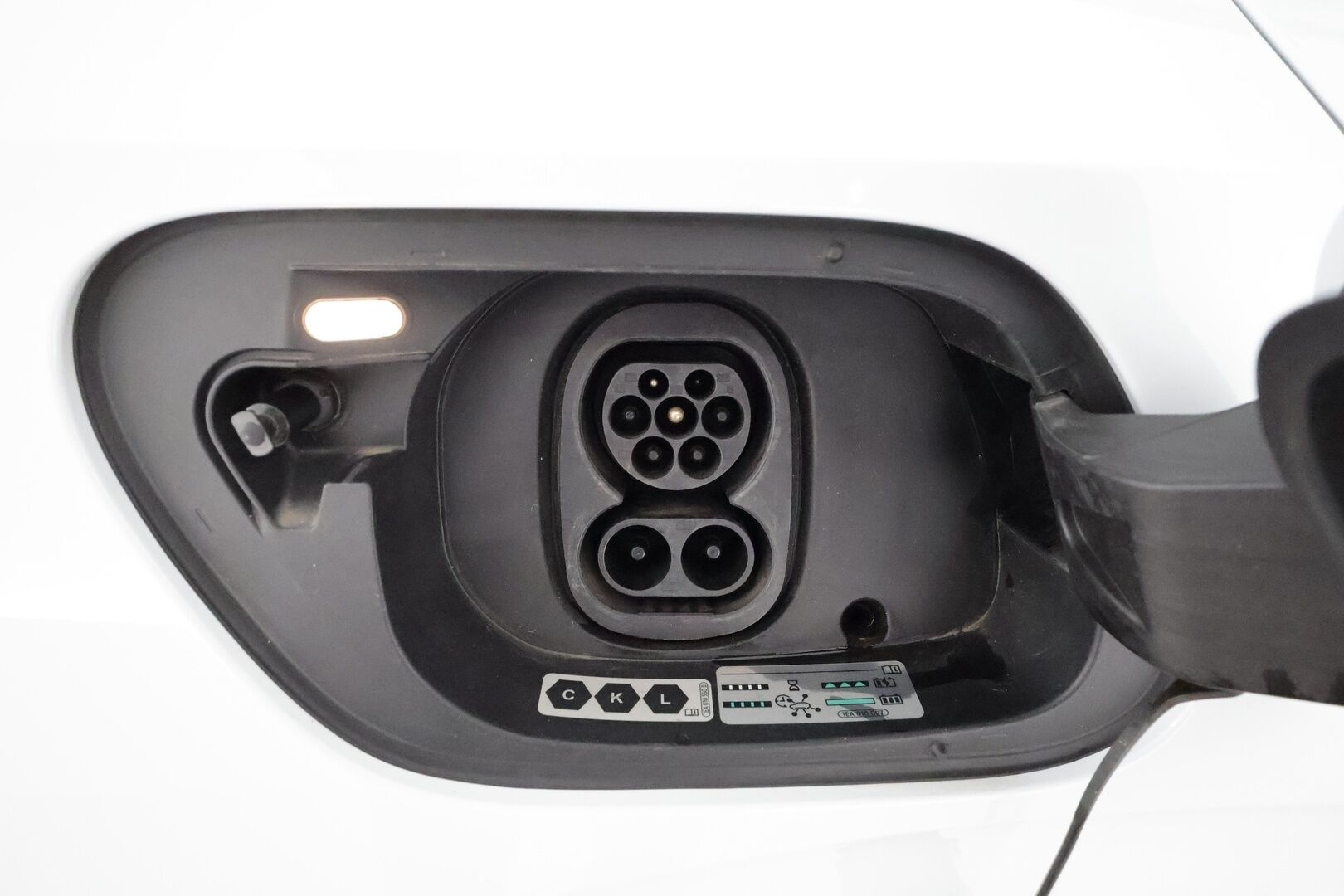 VOLKSWAGEN ID.4 2023 Pro 128kW *Lämpöpumppu / Koukku / ACC / Tutkat / LED-valot / Kaistavahti / Digimittaristo / Navi* - Lämpöpumppu / Adapt.Vak. / Koukku / Digimittaristo / Navi / P.Tutkat