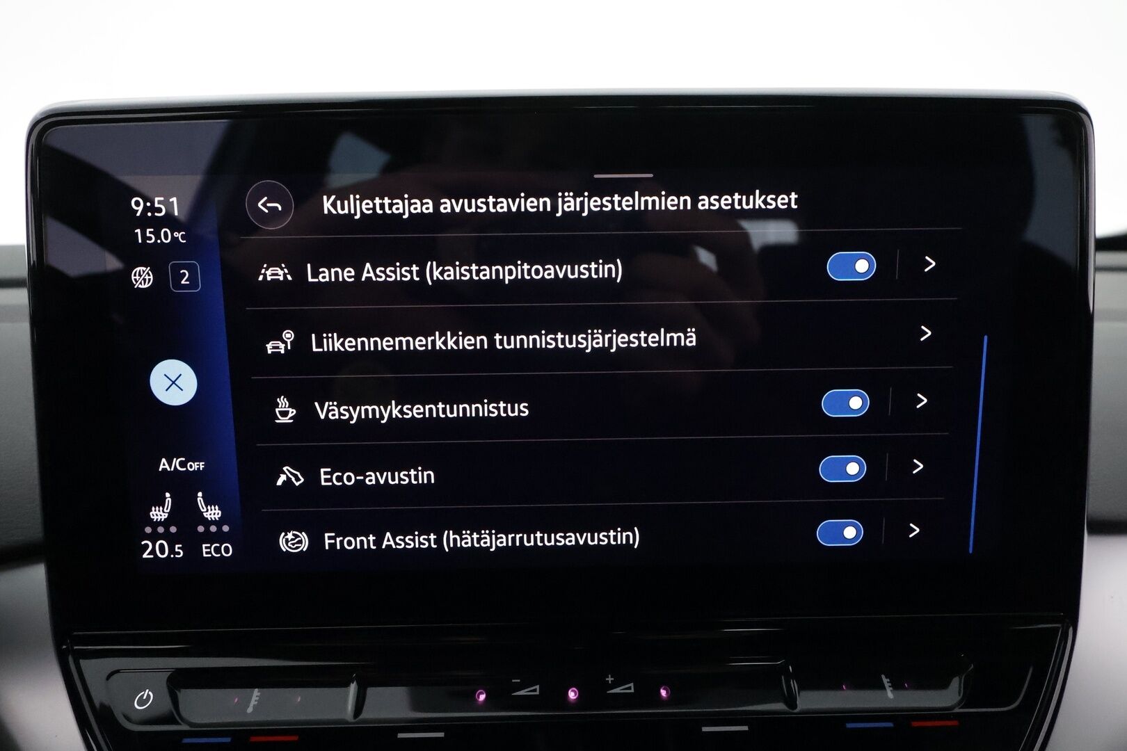 VOLKSWAGEN ID.4 2023 Pro 128kW *Lämpöpumppu / Koukku / ACC / Tutkat / LED-valot / Kaistavahti / Digimittaristo / Navi* - Lämpöpumppu / Adapt.Vak. / Koukku / Digimittaristo / Navi / P.Tutkat