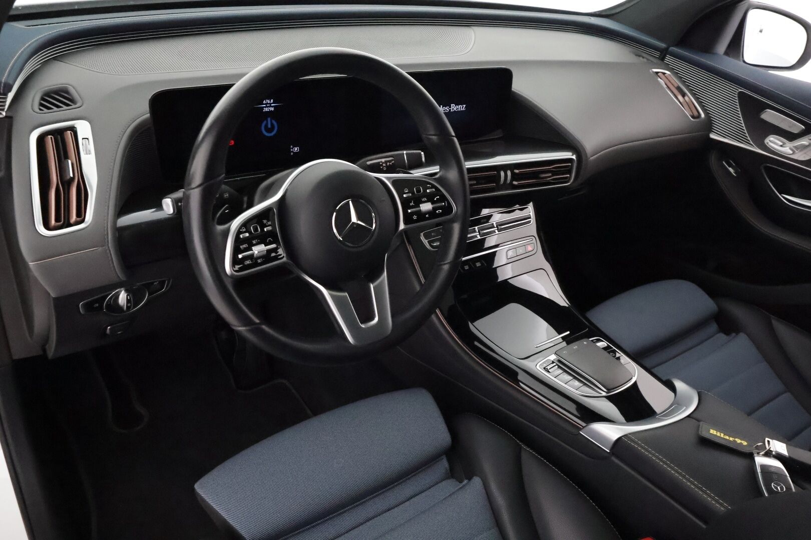 MERCEDES-BENZ EQC 2022 400 4Matic - 3,99 % KORKOTARJOUS TÄHÄN AUTOON - Distronic+ / Kattoluukku / 360-Kamera / Multibeam LED / Muistipenkit / Comand Navi / Widescreen / Akku kuntotarkastettu!