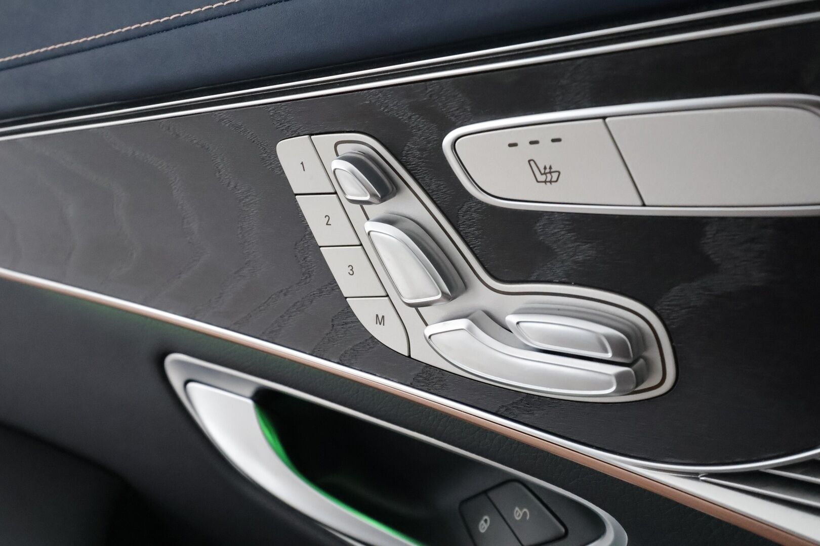 MERCEDES-BENZ EQC 2022 400 4Matic - 3,99 % KORKOTARJOUS TÄHÄN AUTOON - Distronic+ / Kattoluukku / 360-Kamera / Multibeam LED / Muistipenkit / Comand Navi / Widescreen / Akku kuntotarkastettu!