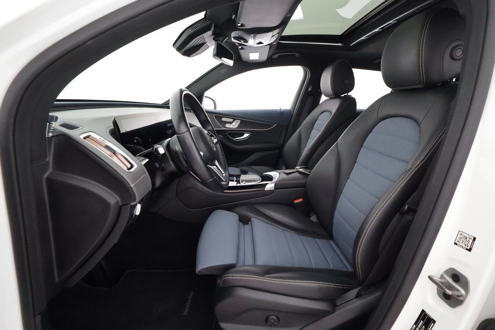 MERCEDES-BENZ EQC 2022 400 4Matic - 3,99 % KORKOTARJOUS TÄHÄN AUTOON - Distronic+ / Kattoluukku / 360-Kamera / Multibeam LED / Muistipenkit / Comand Navi / Widescreen / Akku kuntotarkastettu!