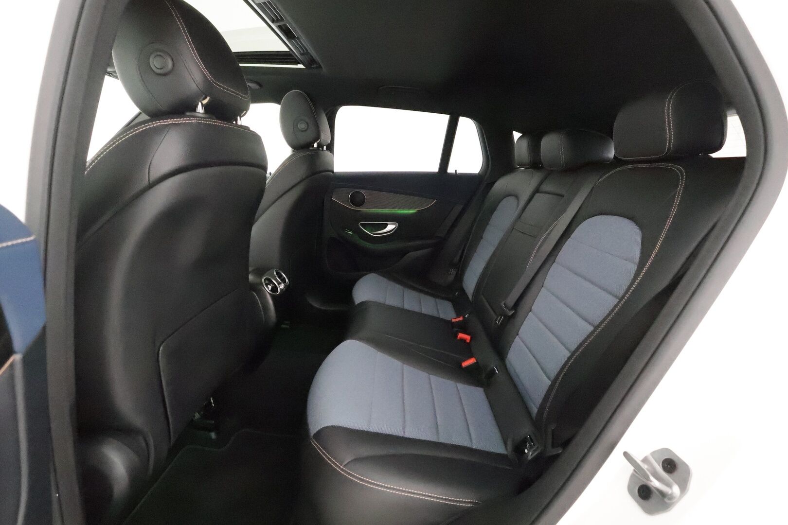 MERCEDES-BENZ EQC 2022 400 4Matic - 3,99 % KORKOTARJOUS TÄHÄN AUTOON - Distronic+ / Kattoluukku / 360-Kamera / Multibeam LED / Muistipenkit / Comand Navi / Widescreen / Akku kuntotarkastettu!
