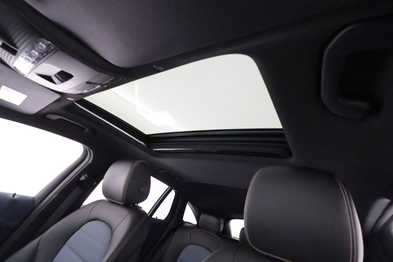 MERCEDES-BENZ EQC 2022 400 4Matic - 3,99 % KORKOTARJOUS TÄHÄN AUTOON - Distronic+ / Kattoluukku / 360-Kamera / Multibeam LED / Muistipenkit / Comand Navi / Widescreen / Akku kuntotarkastettu!