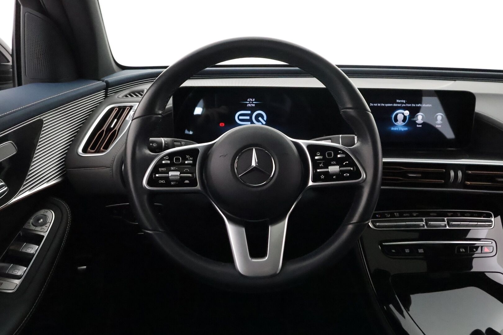 MERCEDES-BENZ EQC 2022 400 4Matic - 3,99 % KORKOTARJOUS TÄHÄN AUTOON - Distronic+ / Kattoluukku / 360-Kamera / Multibeam LED / Muistipenkit / Comand Navi / Widescreen / Akku kuntotarkastettu!