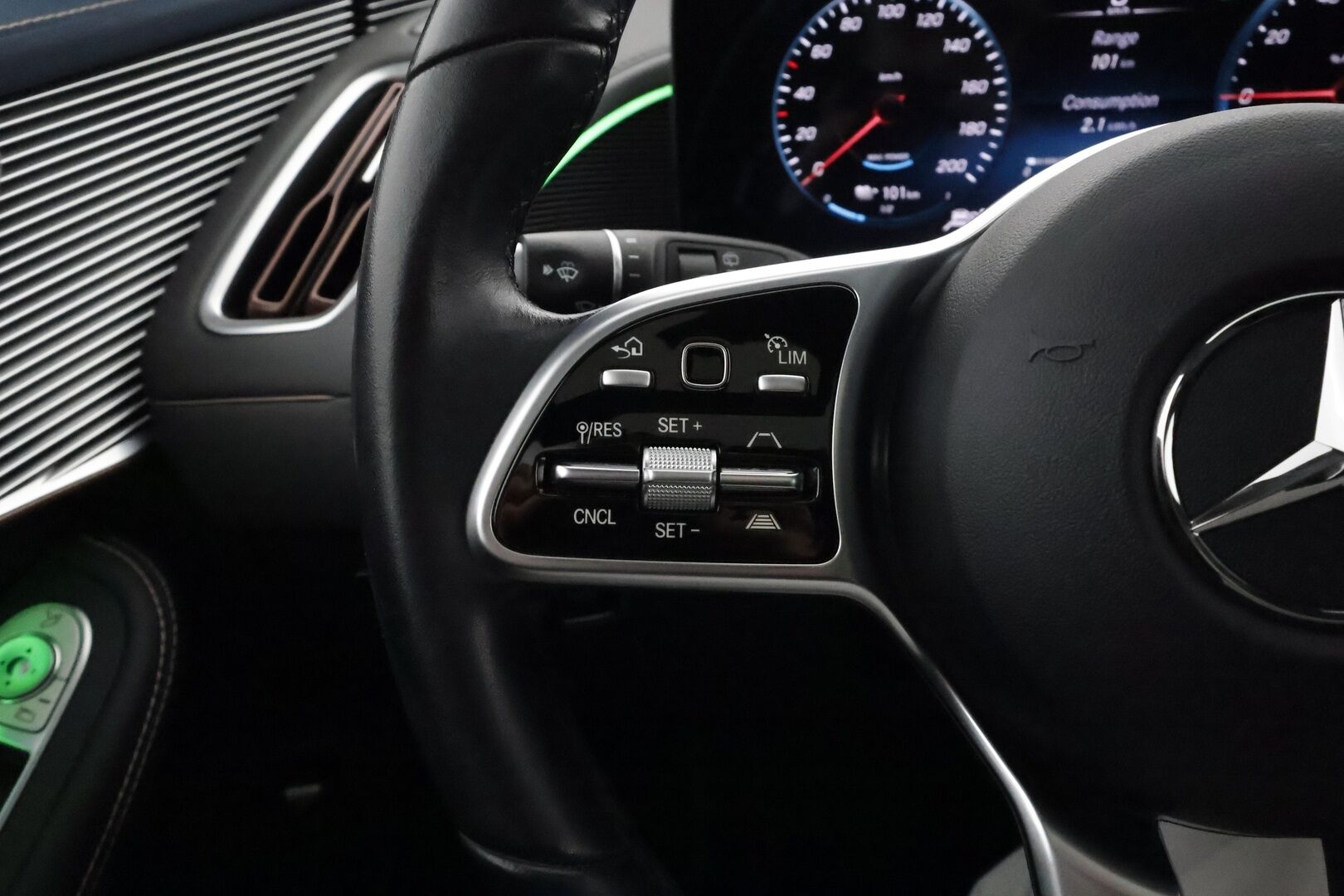 MERCEDES-BENZ EQC 2022 400 4Matic - 3,99 % KORKOTARJOUS TÄHÄN AUTOON - Distronic+ / Kattoluukku / 360-Kamera / Multibeam LED / Muistipenkit / Comand Navi / Widescreen / Akku kuntotarkastettu!