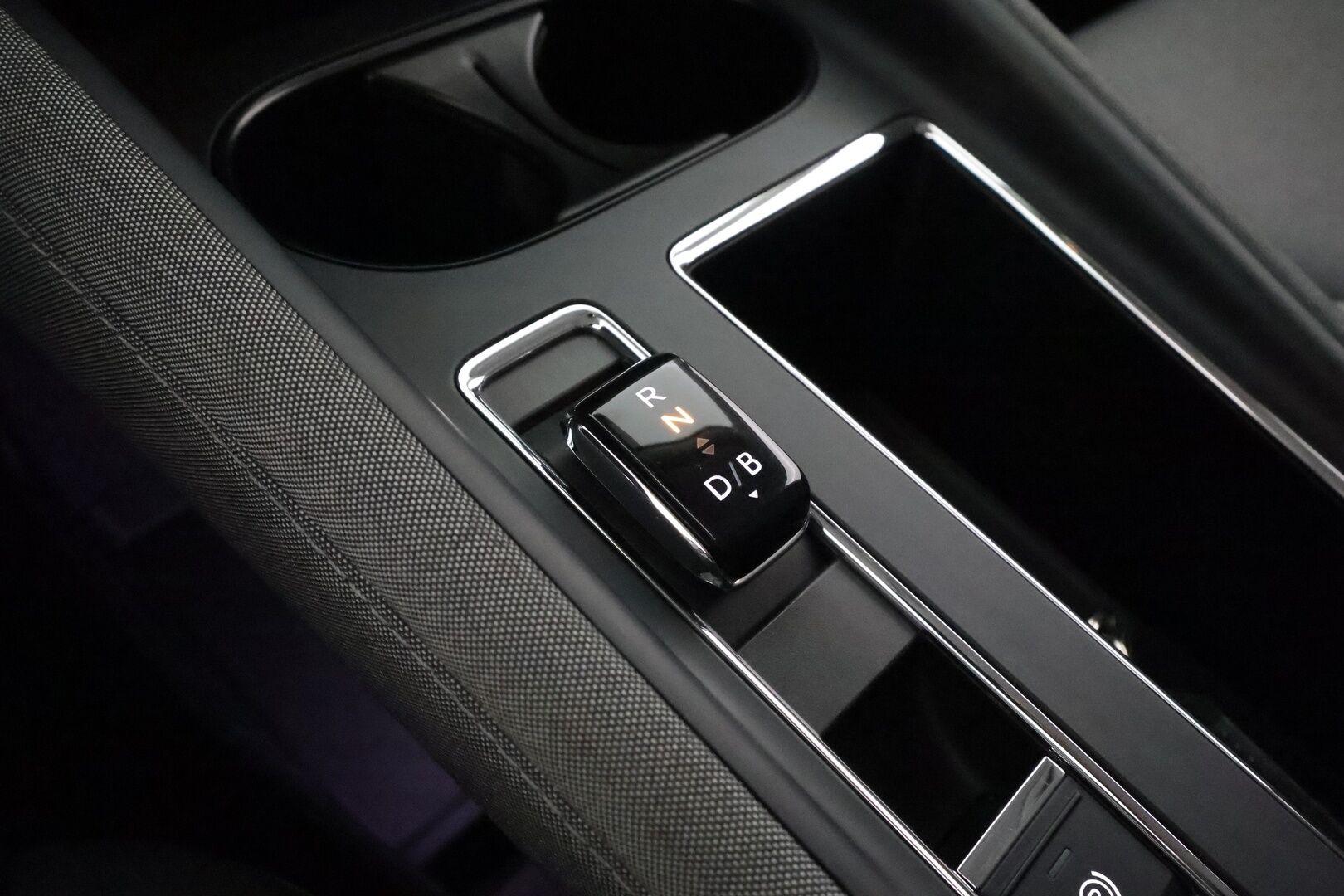 SKODA ENYAQ 2022 60iV **Lämpöpumppu / Koukku / 360° Kamera / Matrix-LED / Adapt.Vakkari / Muistipenkki / Navi / Kaistavahti / KeylessGO** - 3,99 % KORKOTARJOUS TÄHÄN AUTOON - Digimittaristo / 1x Vanteet / 2x renkaat