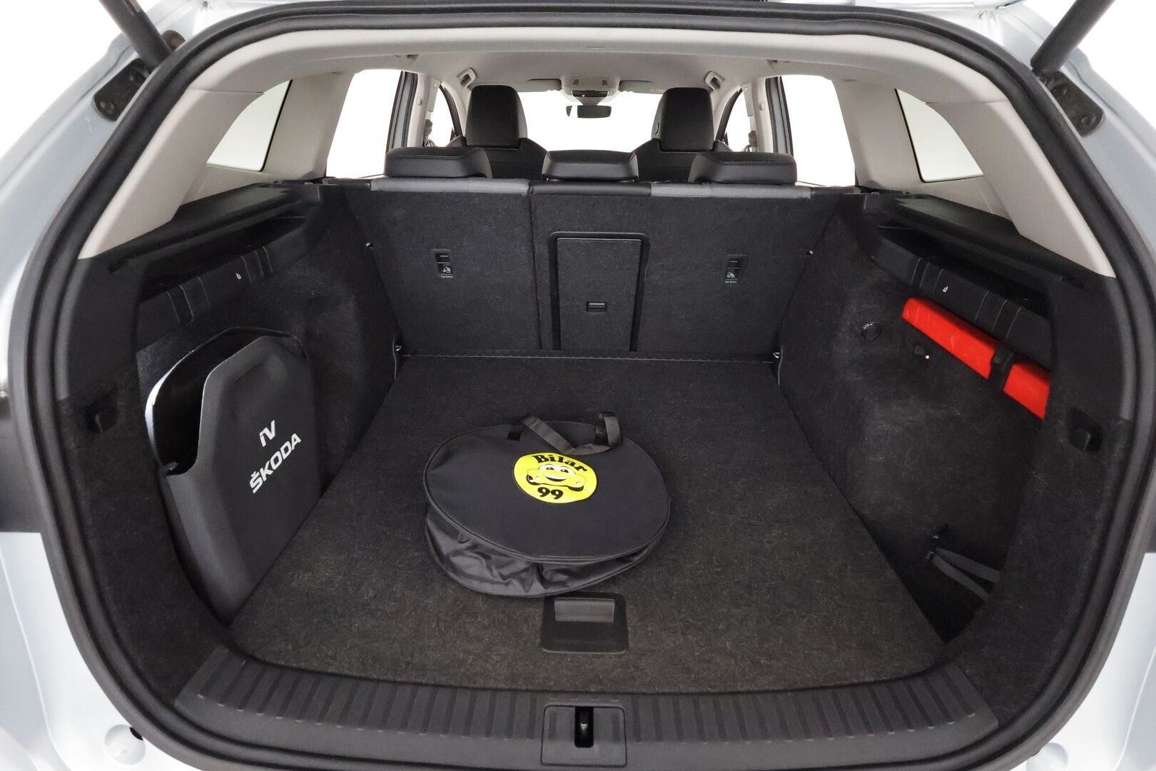 SKODA ENYAQ 2022 60iV **Lämpöpumppu / Koukku / 360° Kamera / Matrix-LED / Adapt.Vakkari / Muistipenkki / Navi / Kaistavahti / KeylessGO** - 3,99 % KORKOTARJOUS TÄHÄN AUTOON - Digimittaristo / 1x Vanteet / 2x renkaat