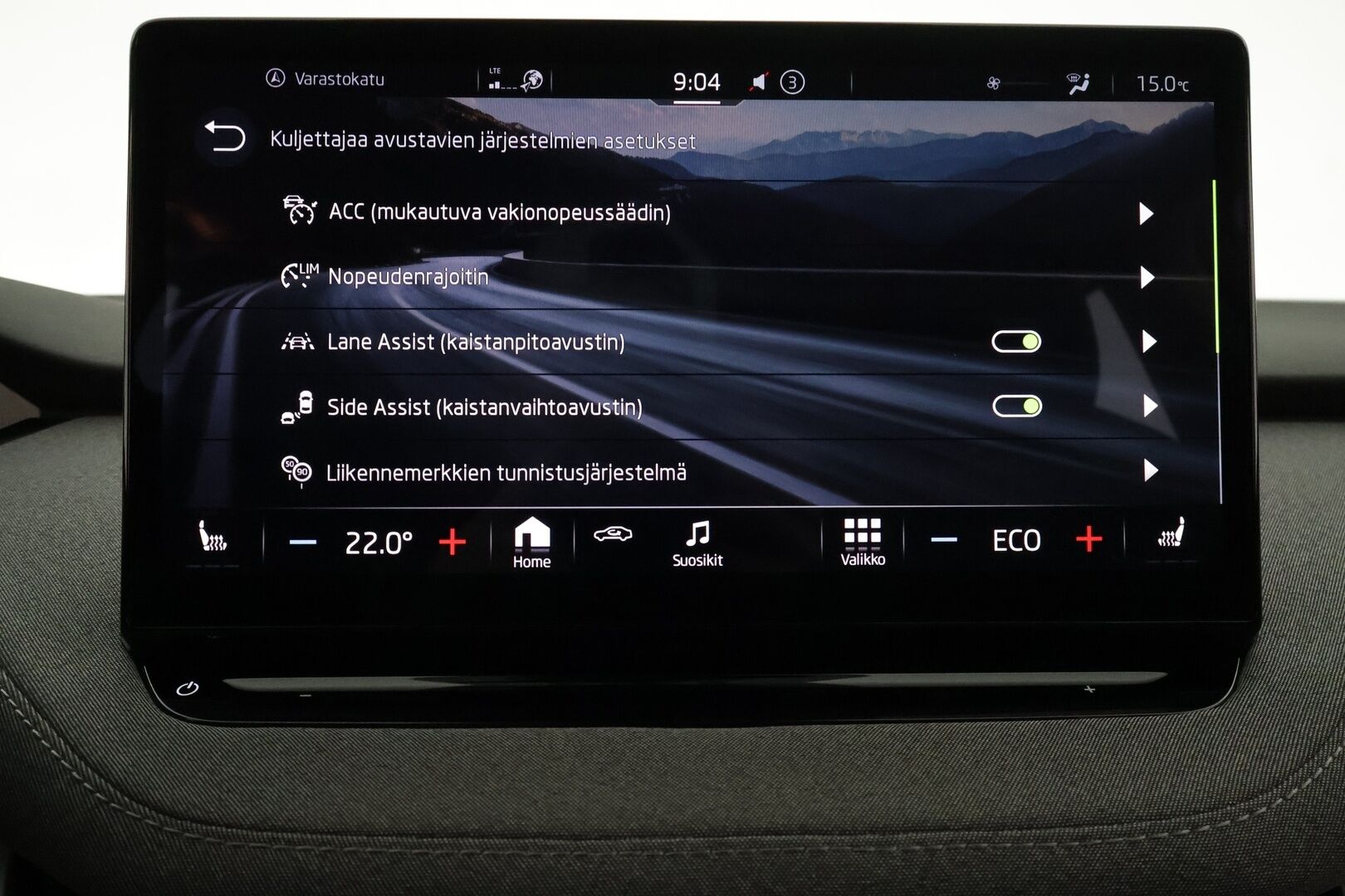SKODA ENYAQ 2022 60iV **Lämpöpumppu / Koukku / 360° Kamera / Matrix-LED / Adapt.Vakkari / Muistipenkki / Navi / Kaistavahti / KeylessGO** - 3,99 % KORKOTARJOUS TÄHÄN AUTOON - Digimittaristo / 1x Vanteet / 2x renkaat