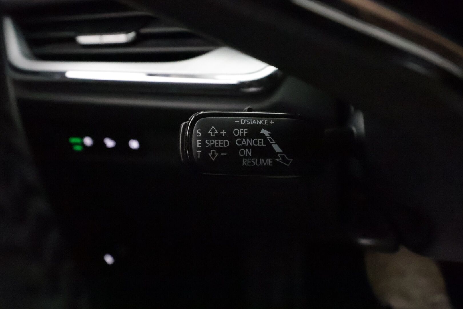 SKODA ENYAQ 2022 60iV **Lämpöpumppu / Koukku / 360° Kamera / Matrix-LED / Adapt.Vakkari / Muistipenkki / Navi / Kaistavahti / KeylessGO** - 3,99 % KORKOTARJOUS TÄHÄN AUTOON - Digimittaristo / 1x Vanteet / 2x renkaat