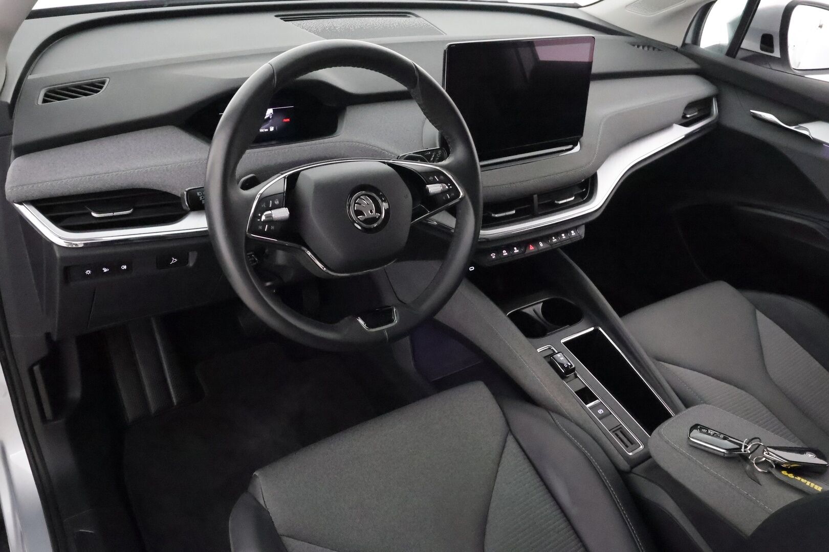 SKODA ENYAQ 2022 60iV **Lämpöpumppu / Koukku / 360° Kamera / Matrix-LED / Adapt.Vakkari / Muistipenkki / Navi / Kaistavahti / KeylessGO** - 3,99 % KORKOTARJOUS TÄHÄN AUTOON - Digimittaristo / 1x Vanteet / 2x renkaat