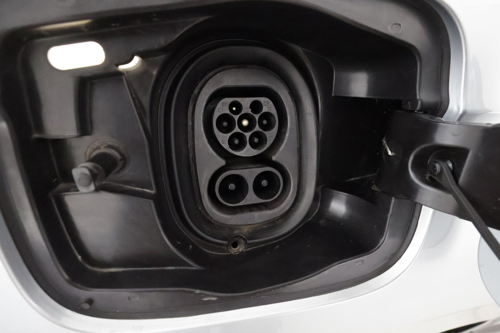 SKODA ENYAQ 2022 60iV **Lämpöpumppu / Koukku / 360° Kamera / Matrix-LED / Adapt.Vakkari / Muistipenkki / Navi / Kaistavahti / KeylessGO** - 3,99 % KORKOTARJOUS TÄHÄN AUTOON - Digimittaristo / 1x Vanteet / 2x renkaat