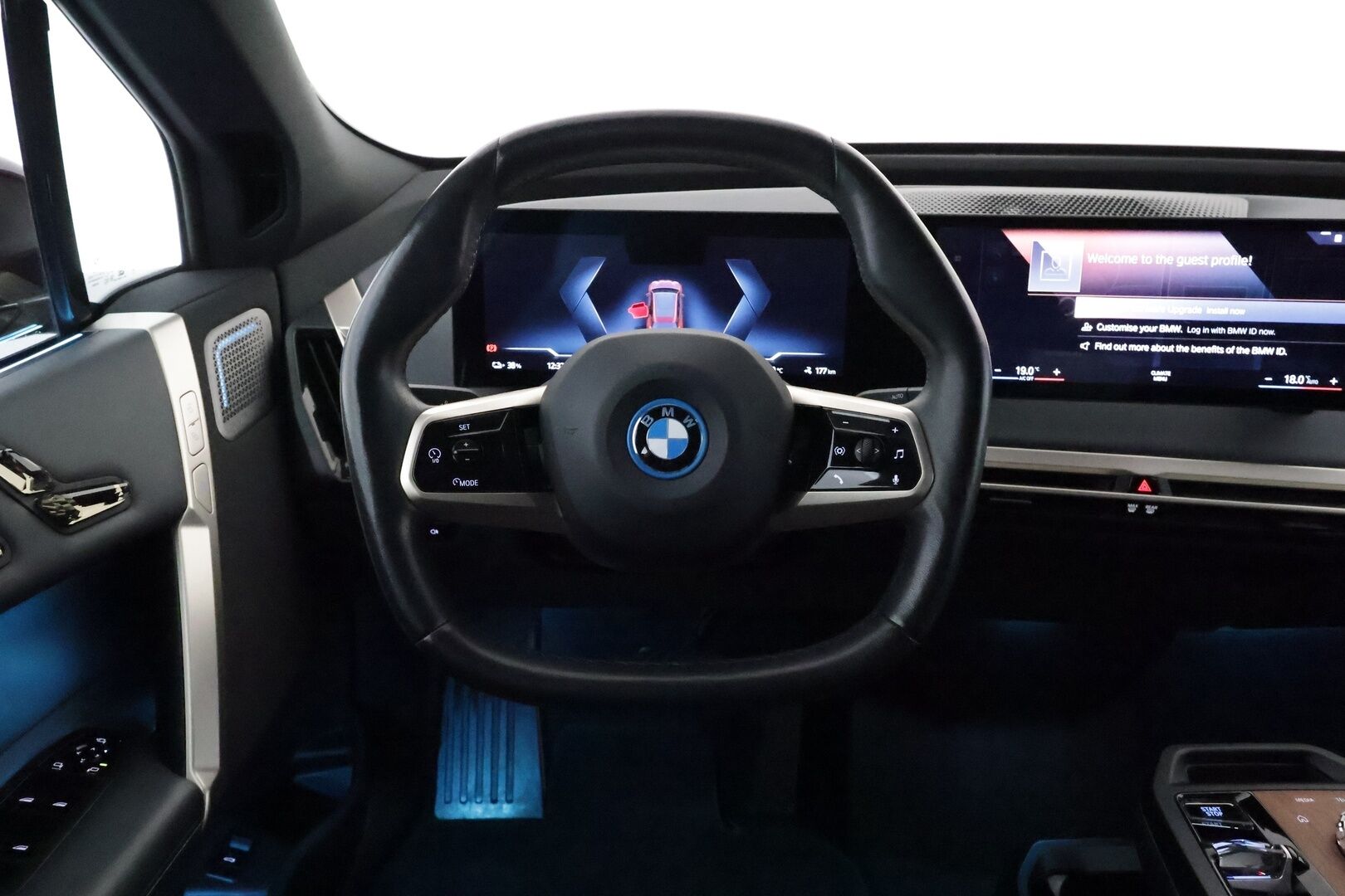BMW IX 2022 xDrive50 Fully Charged * Bowers&Wilkins / SkyLounge / ACC / Ilmastoidut&Hierovat muistipenkit / Softclose / Vetokoukku * - 2,99 % KORKOTARJOUS TÄHÄN AUTOON - SoH 91,1% / Merkkihuollettu / Huippuvarusteet / Upea väri!
