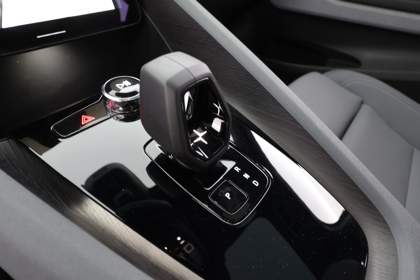 Polestar 2 2021 Long Range Dual Motor Performance, 300kW, 78kWh * Pilot&Plus / H&K / Koukku / ILP / ACC / Pixel-LED / 360° / Sportpenkki Muistilla * - Akku kuntotarkastettu SoH 94% / 2x Latauskaapelit / Kahdet renkaat