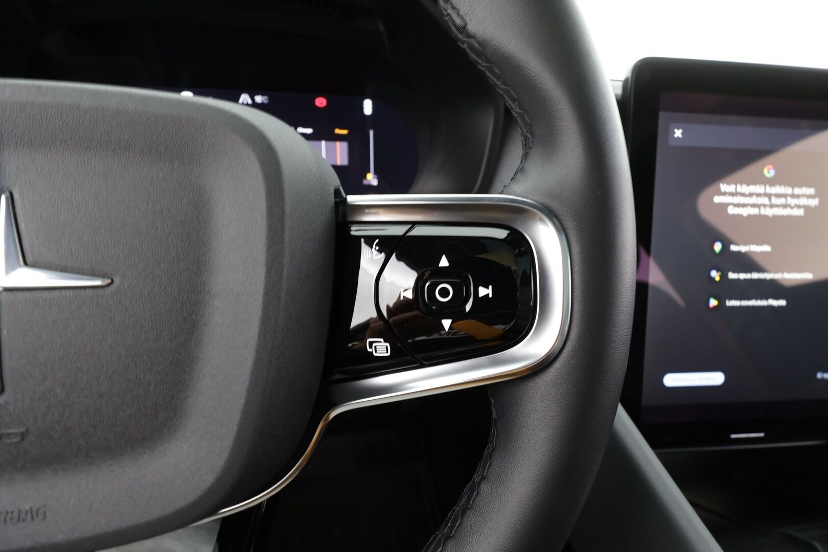 Polestar 2 2021 Long Range Dual Motor Performance, 300kW, 78kWh * Pilot&Plus / H&K / Koukku / ILP / ACC / Pixel-LED / 360° / Sportpenkki Muistilla * - Akku kuntotarkastettu SoH 94% / 2x Latauskaapelit / Kahdet renkaat