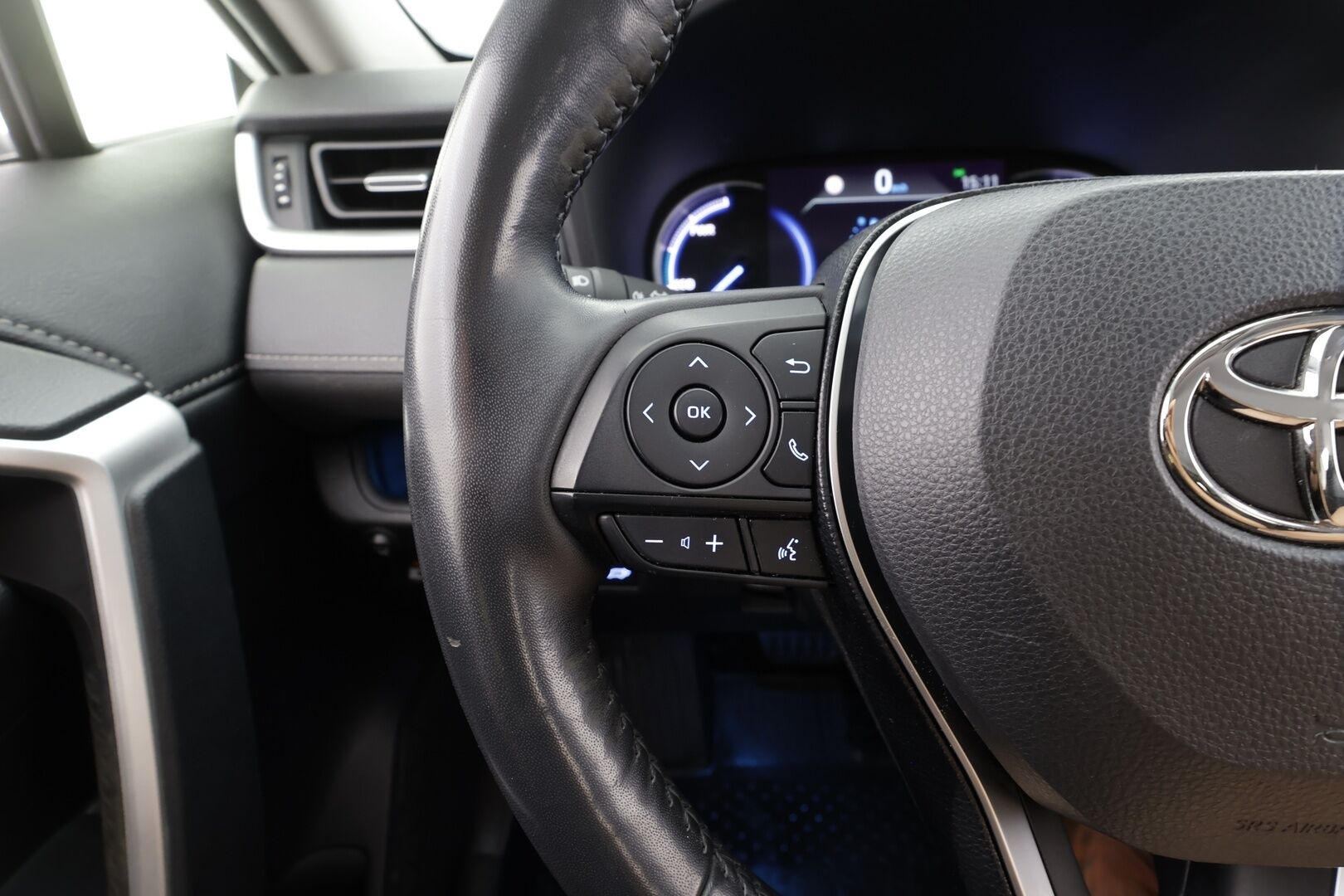 Toyota RAV4 2019 2,5 Hybrid AWD-i Premium - | ACC | Webasto | Koukku | Muistipenkki | LED | P.Kamera | Nahat | Ratinlämmitys | Apple&Android | Kahdet Renkaat |
