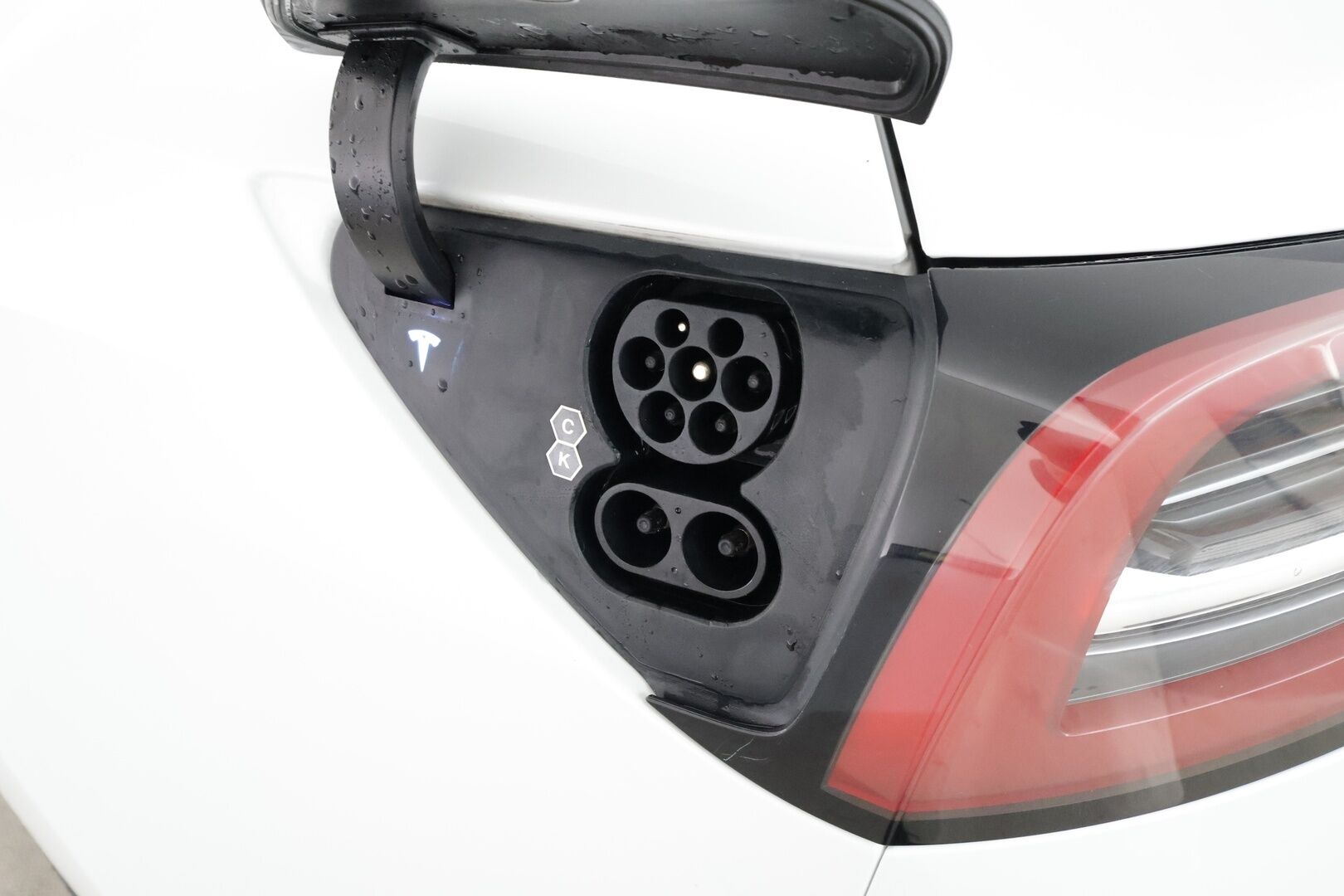 Tesla Model 3 2023 Standard Range Plus RWD - | ILP | Koukku | Lasikatto | ACC | Matrix-LED | P.Kamera | Muistipenkki | Premium Audio | Navi | Kaistavahti | Keyless |
