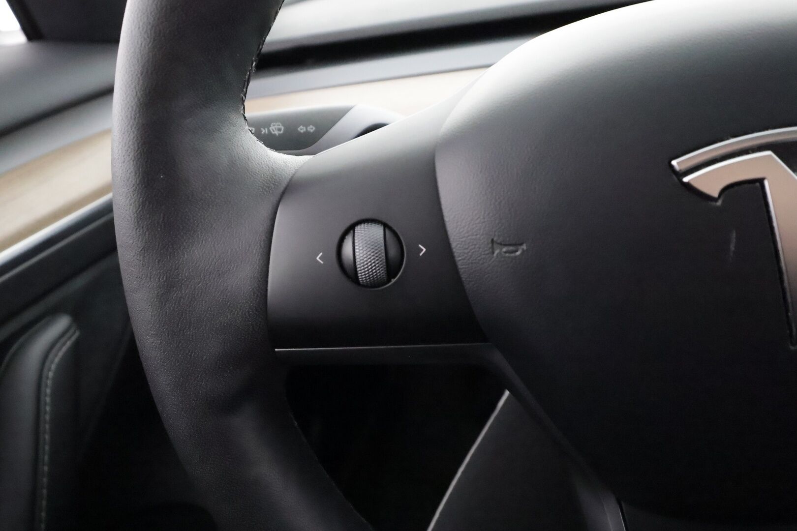 Tesla Model 3 2023 Standard Range Plus RWD - | ILP | Koukku | Lasikatto | ACC | Matrix-LED | P.Kamera | Muistipenkki | Premium Audio | Navi | Kaistavahti | Keyless |