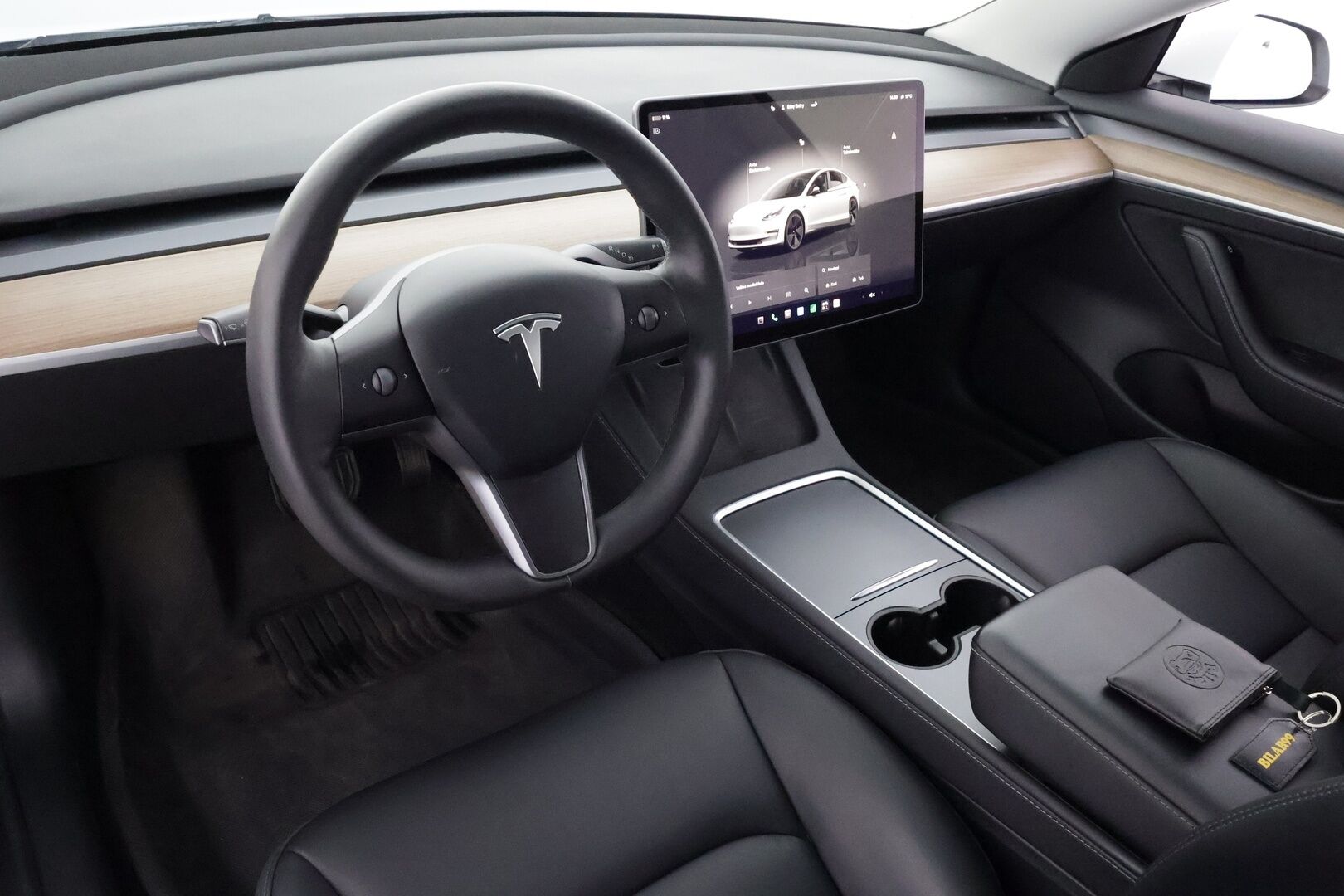 Tesla Model 3 2023 Standard Range Plus RWD - | ILP | Koukku | Lasikatto | ACC | Matrix-LED | P.Kamera | Muistipenkki | Premium Audio | Navi | Kaistavahti | Keyless |