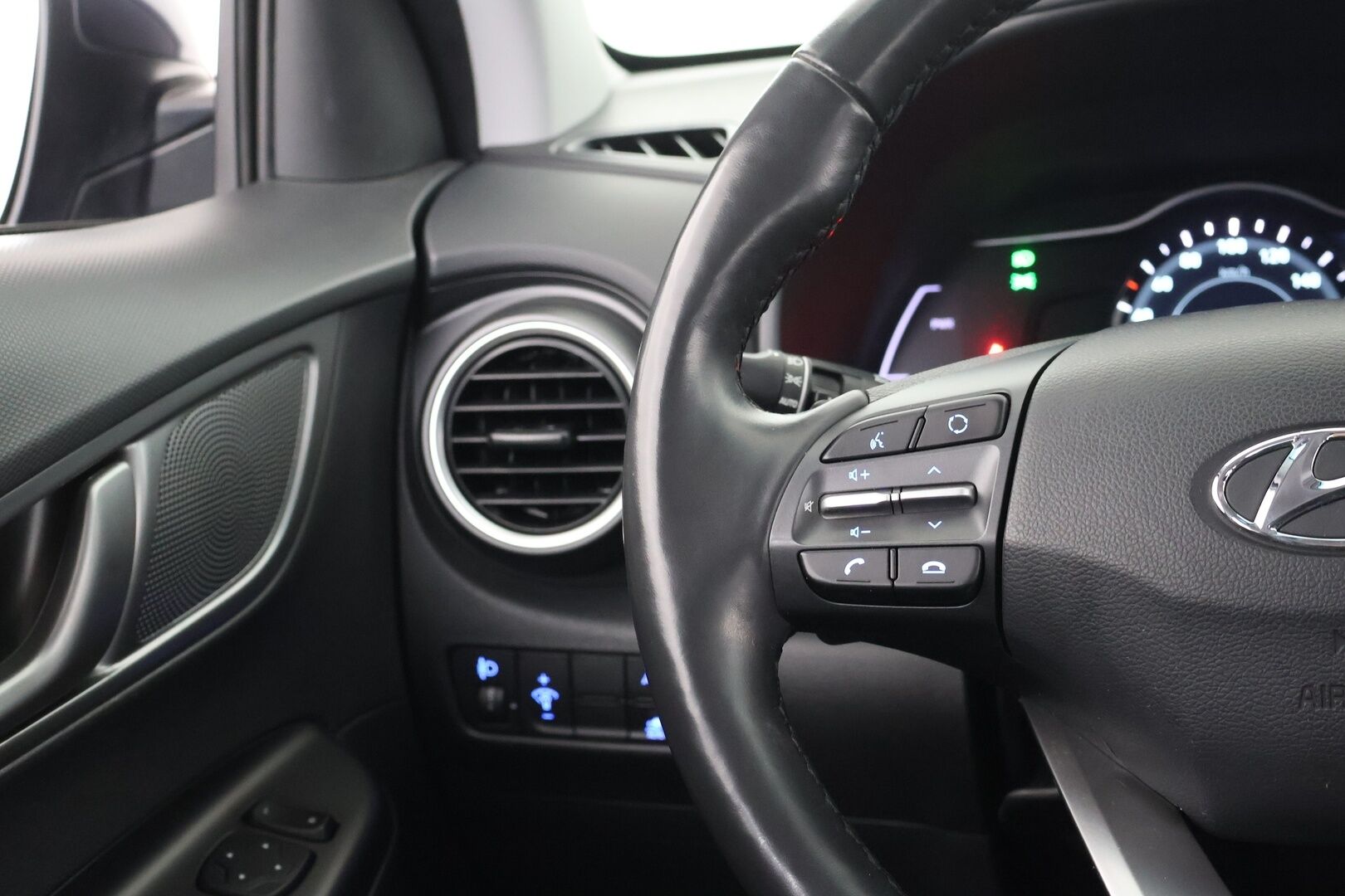 Hyundai KONA 2020 electric 64 kWh 204 hv Comfort - P-kamera | Adapt.vak | 2x renkaat vanteineen | Tulossa myyntiin, kysy lisätiedot myyjältä! - KORKO VAIN 3,99 %