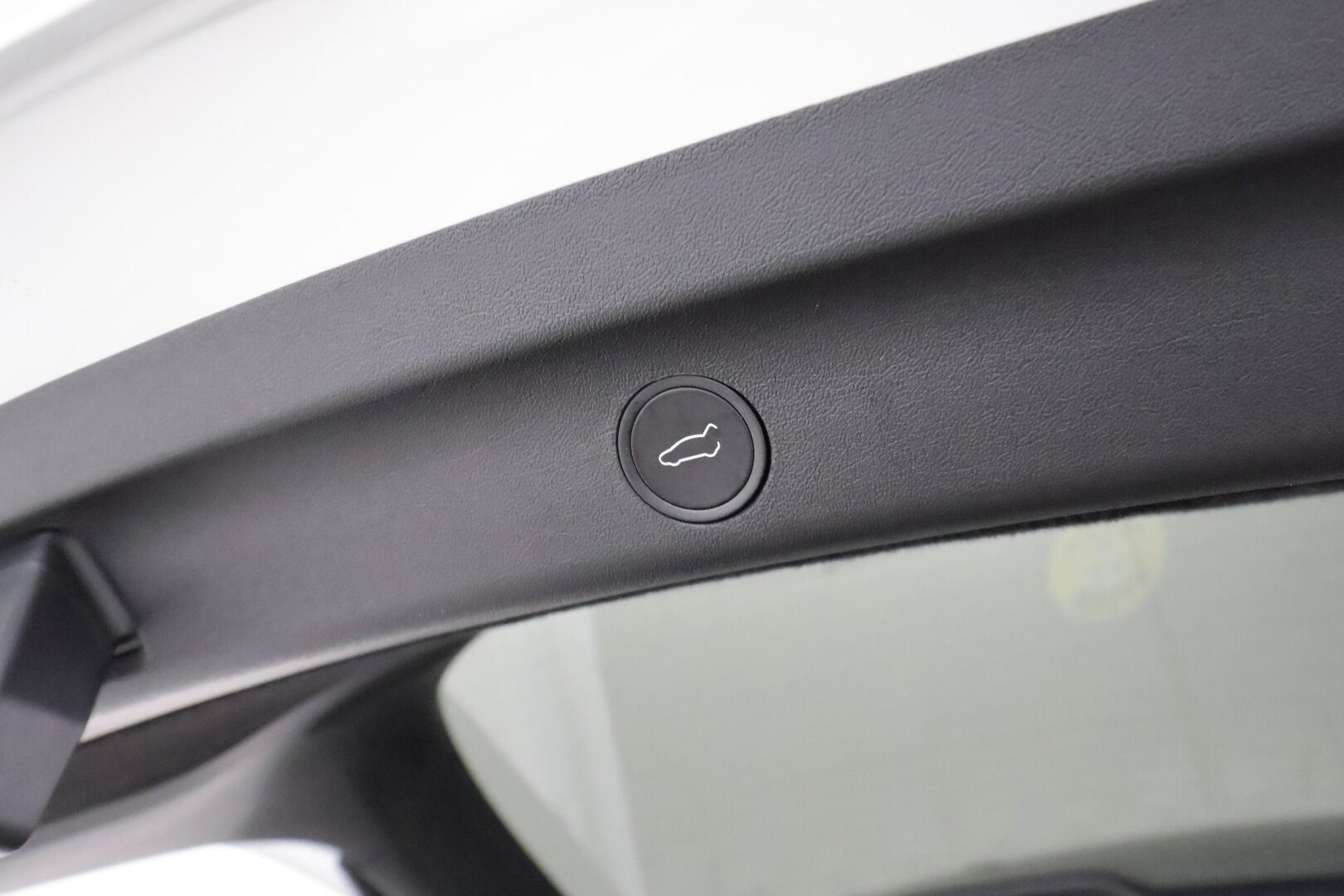 Tesla Model Y 2024 Long Range * ALV / Vetokoukku / Valkoiset Nahat / 1Om Suomiauto / Lämpöpumppu / Matrix LED / Peruutuskamera / Muistipenkki - 1-om Suomi-auto / 2x Latauskaapelit / Kahdet Renkaat