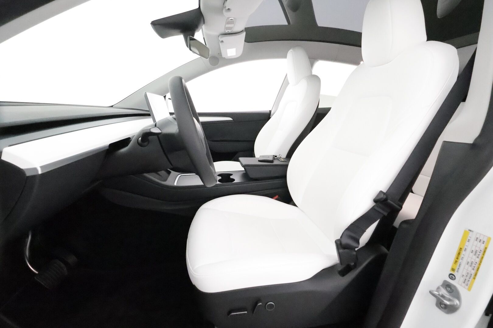 Tesla Model Y 2024 Long Range **Lämpöpumppu / Lasikatto / Matrix-LED / Adapt.Vakkari / P.Kamera / Muistipenkki / Navi / Keyless / Koukku** - 1-om Suomi-auto / 2x Latauskaapelit / Kahdet Renkaat