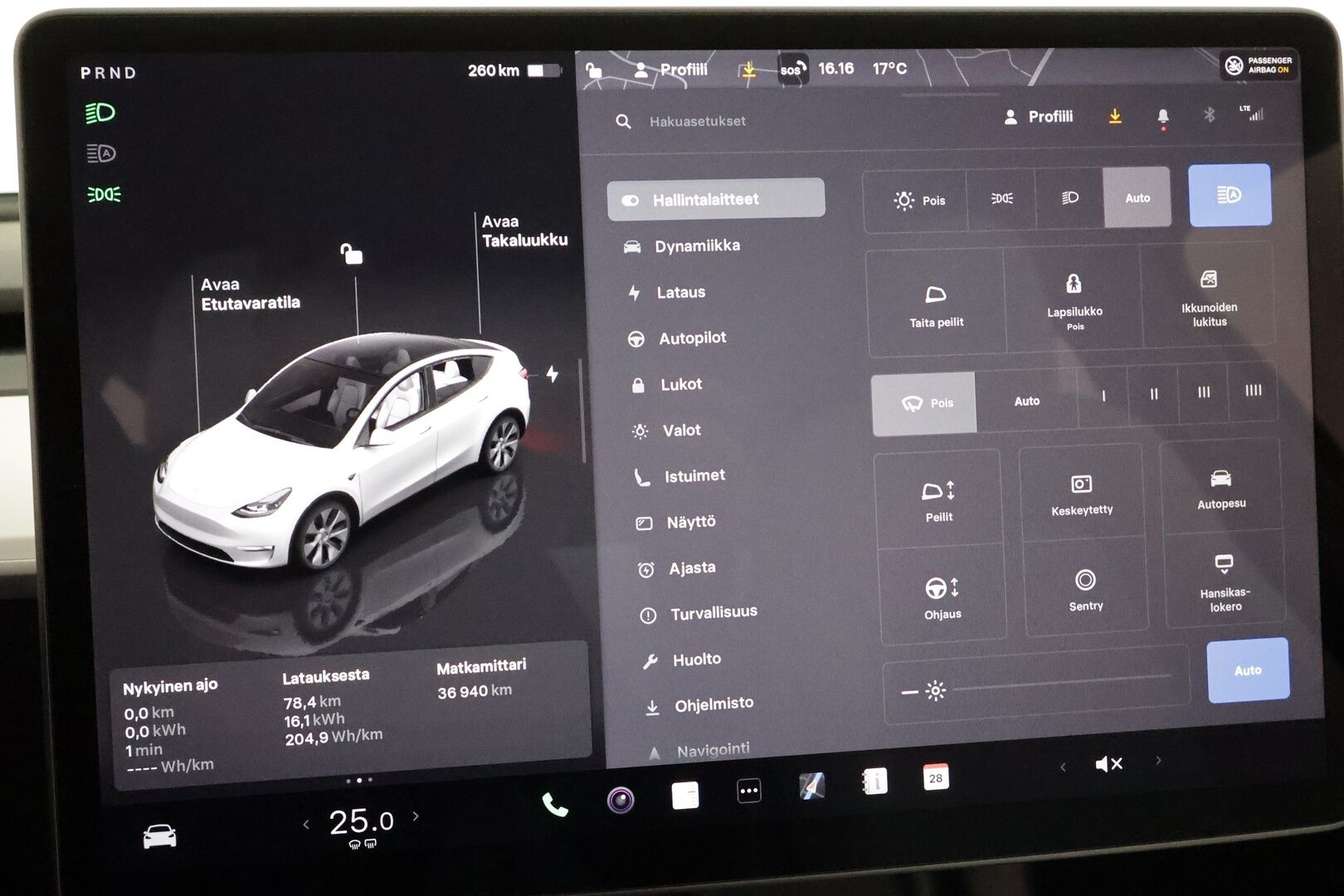 Tesla Model Y 2024 Long Range **Lämpöpumppu / Lasikatto / Matrix-LED / Adapt.Vakkari / P.Kamera / Muistipenkki / Navi / Keyless / Koukku** - 1-om Suomi-auto / 2x Latauskaapelit / Kahdet Renkaat